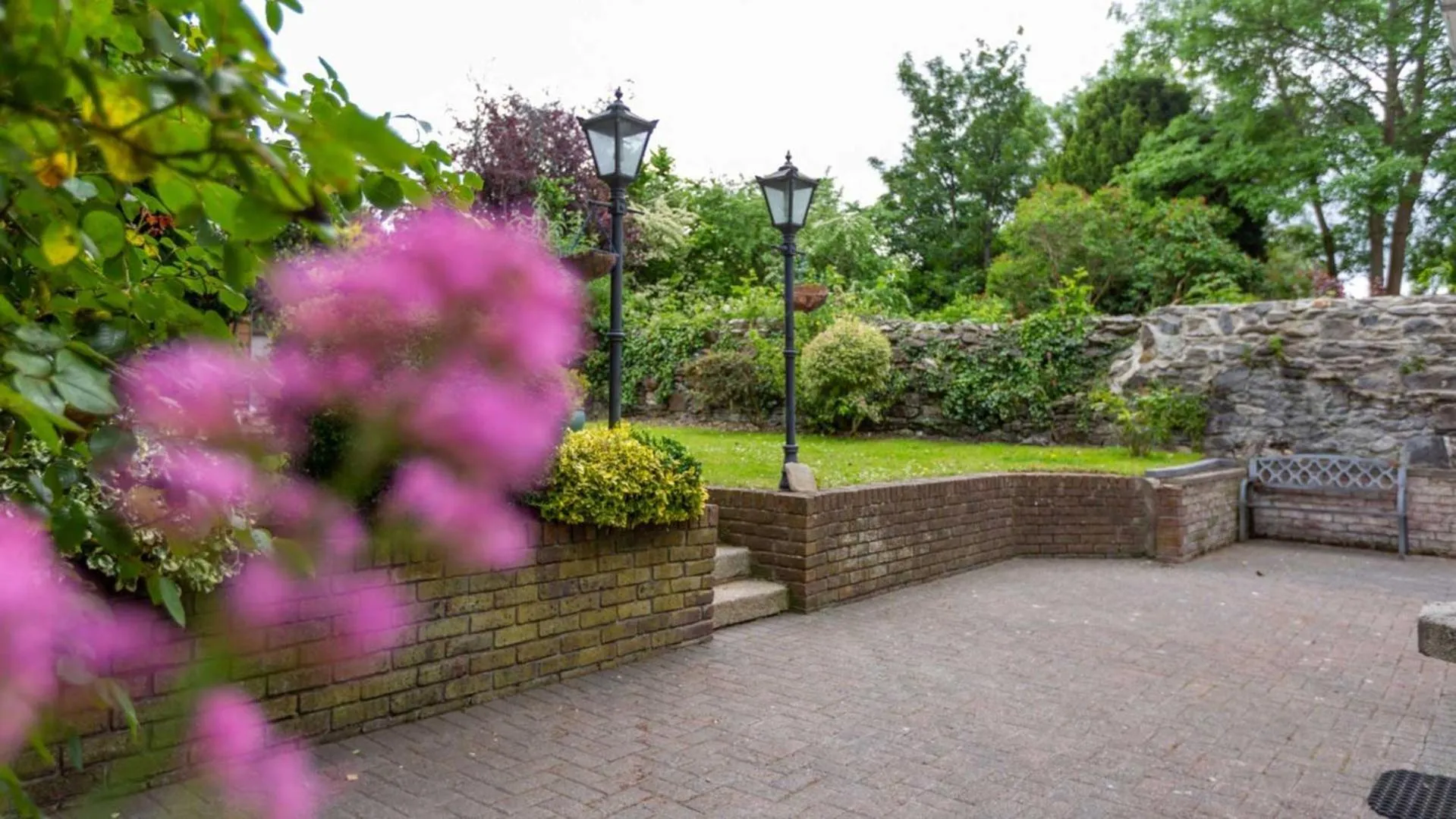 Waterloo Town House & Suites