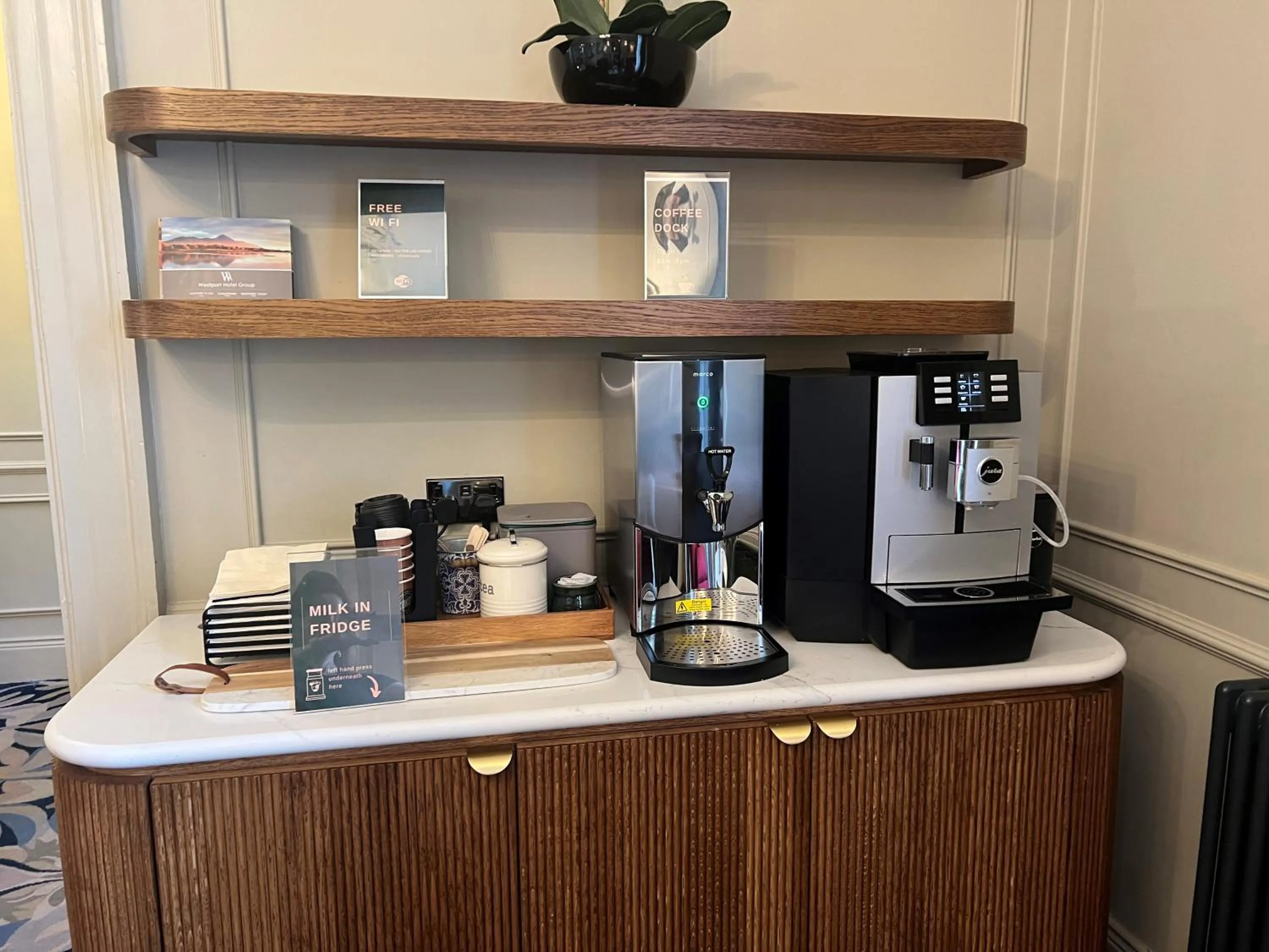 Waterloo Town House & Suites