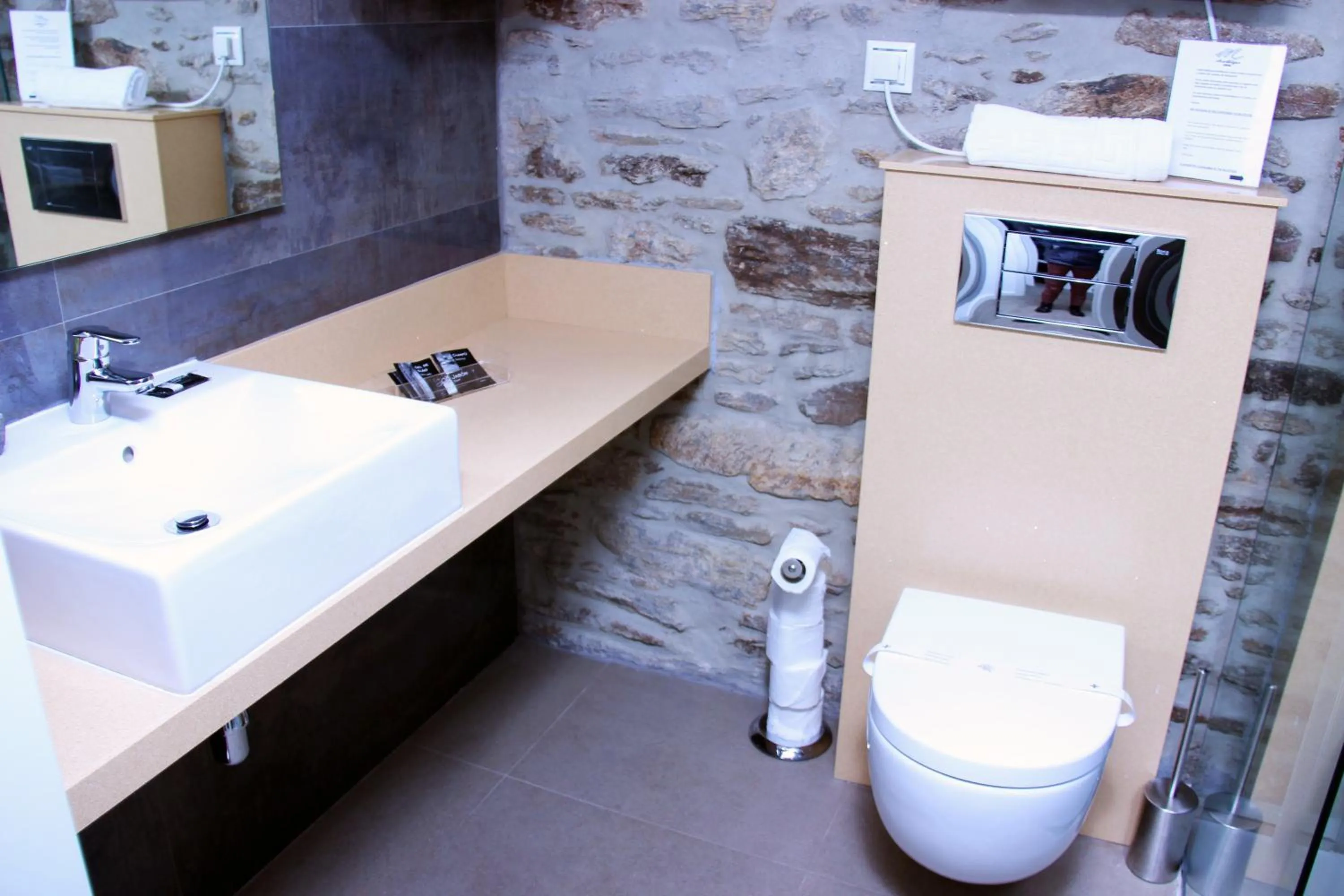 Shower in Hotel Montenegro Compostela