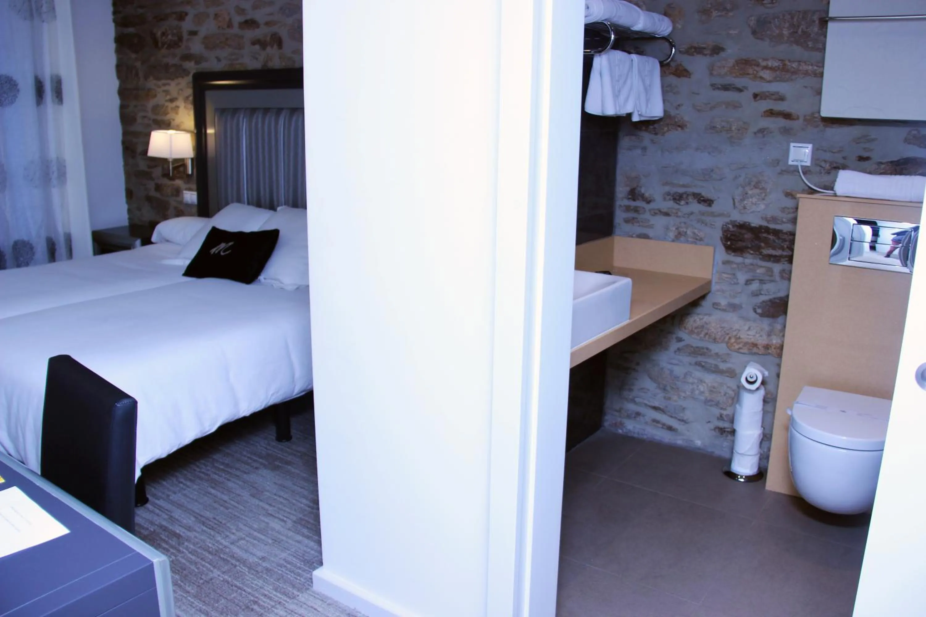 Property building, Bed in Hotel Montenegro Compostela