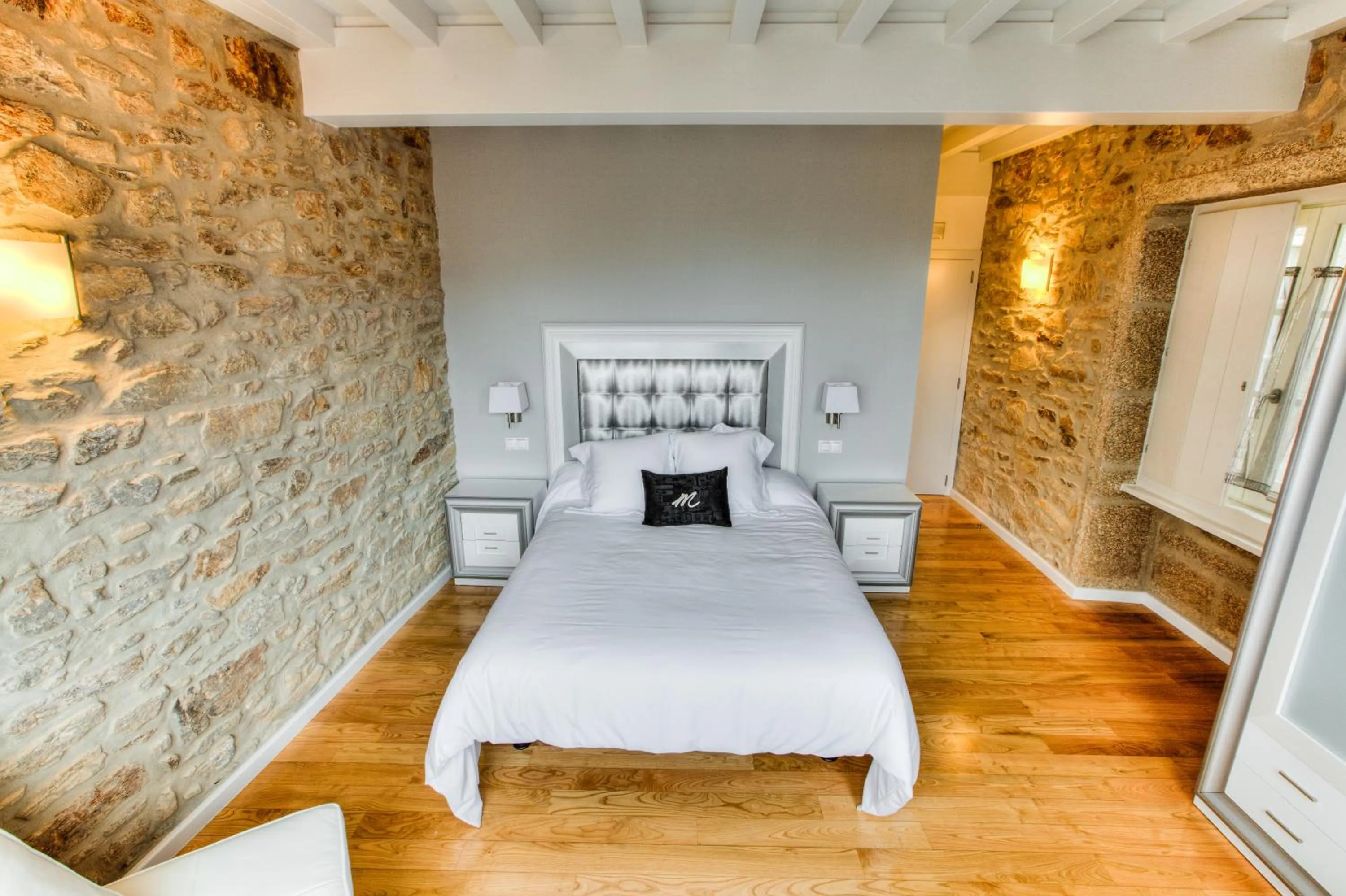 Property building, Bed in Hotel Montenegro Compostela