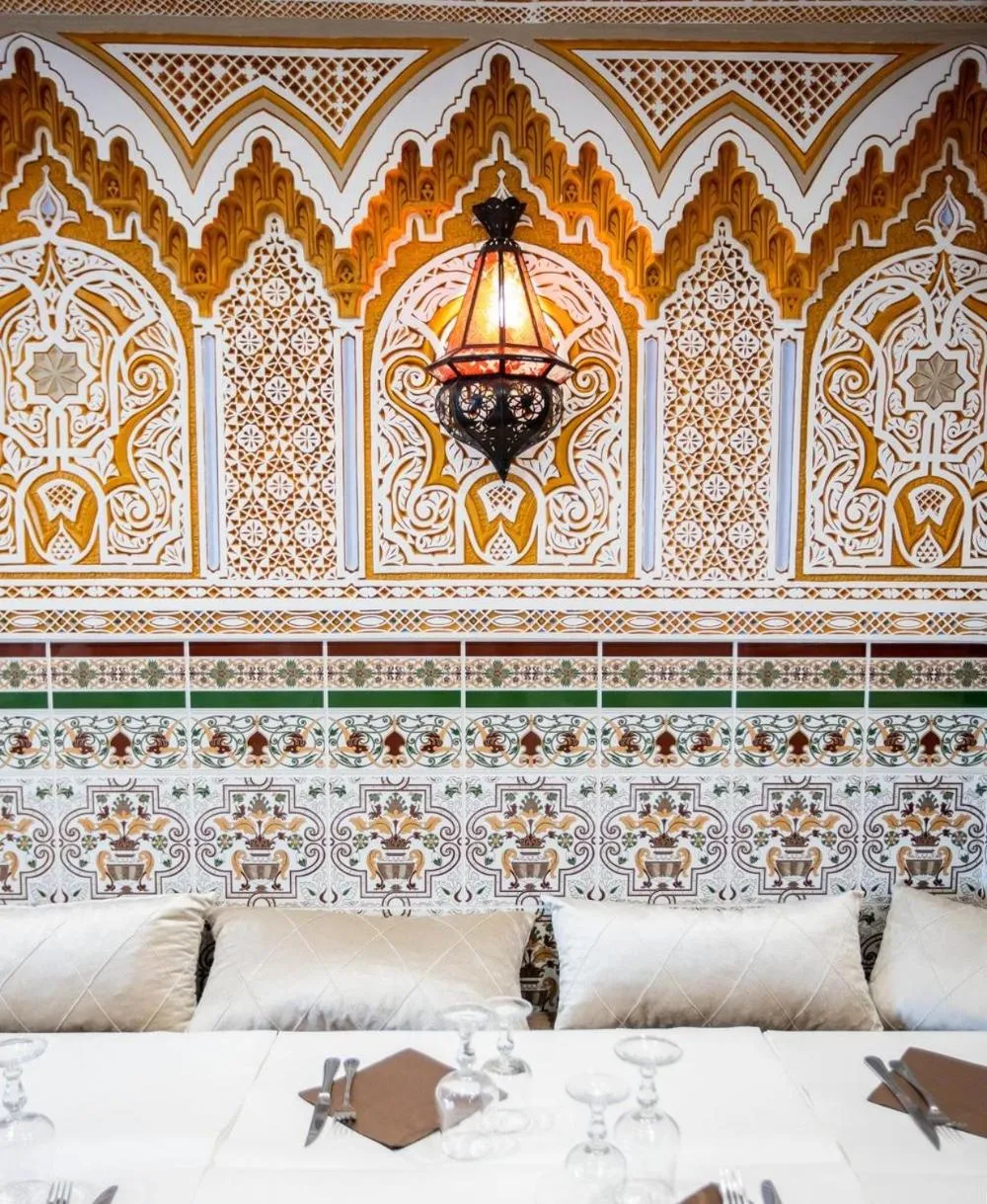 Restaurant/places to eat, Bed in Résidence Molière Hôtel Paris Montrouge