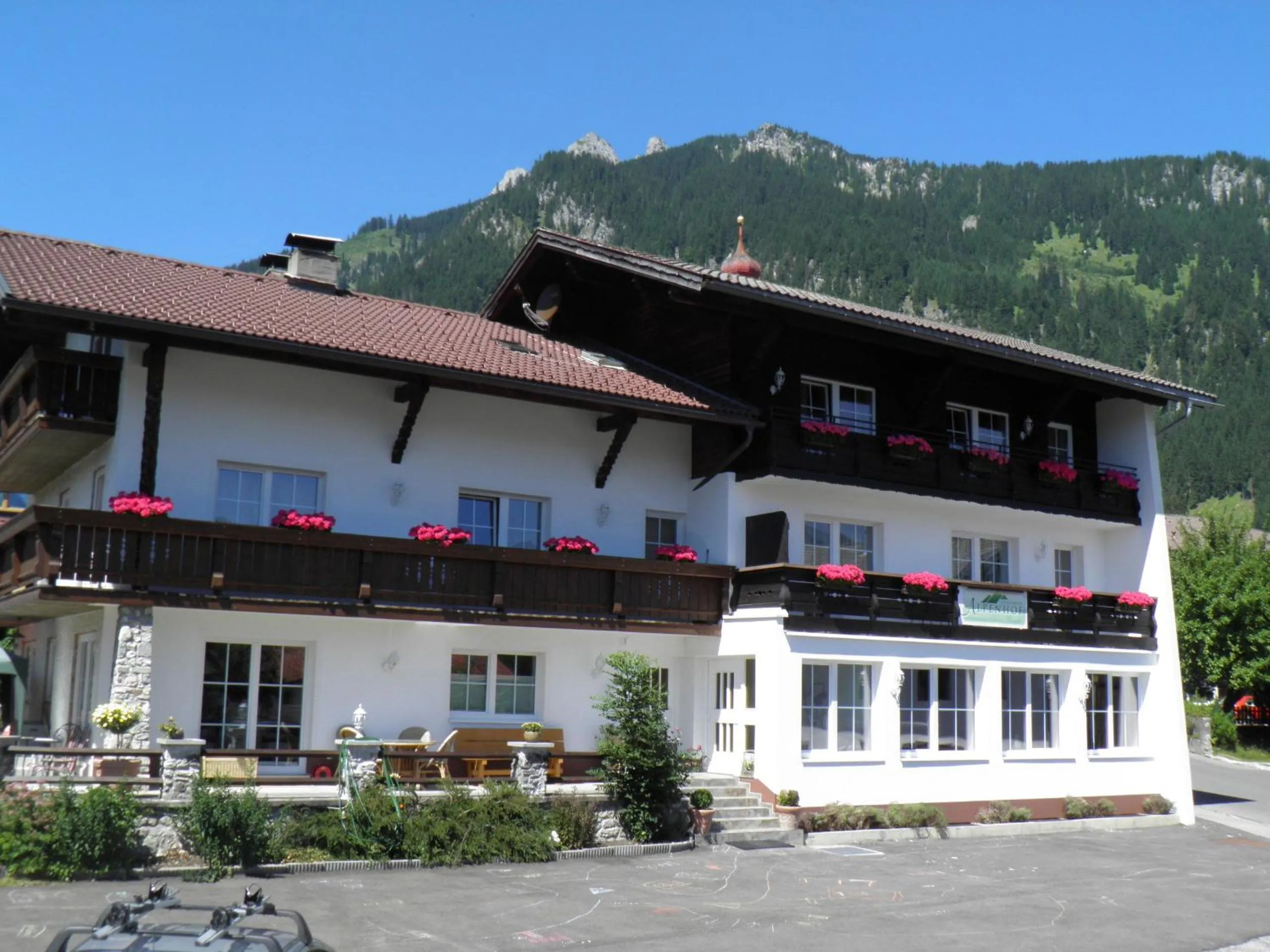 Facade/entrance in Alpenhof Wängle