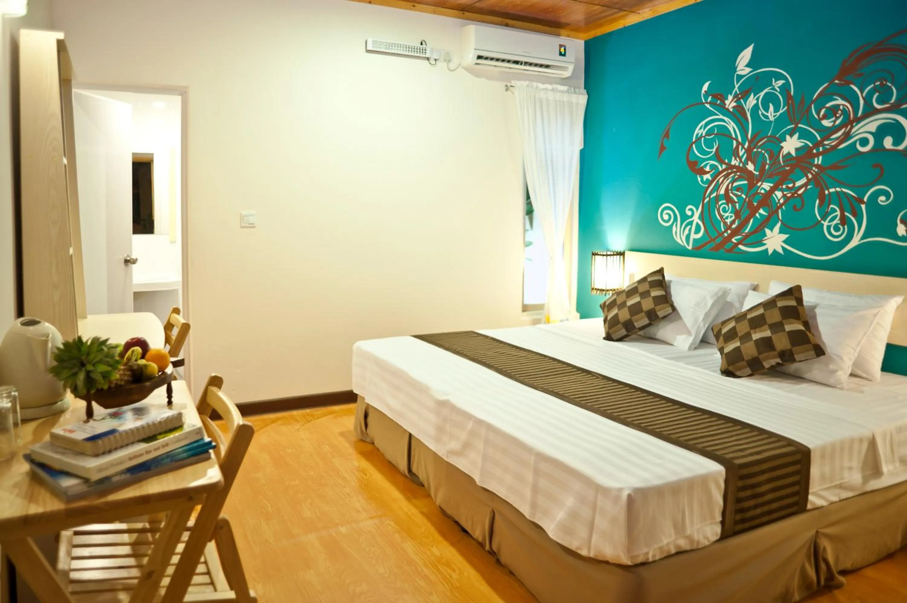Photo of the whole room in Stingray Beach Inn