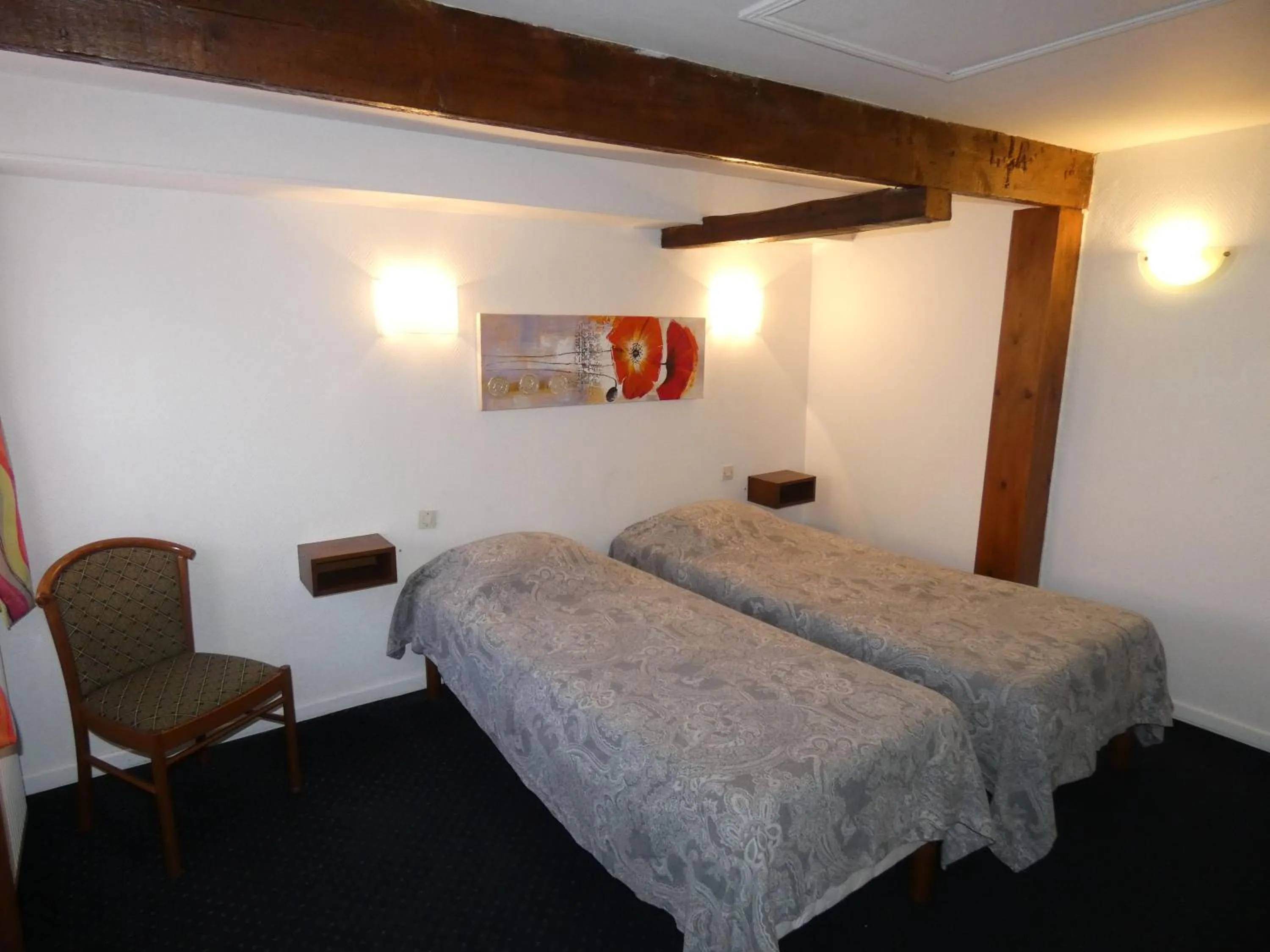 Photo of the whole room, Bed in Auberge du Gros Tilleul