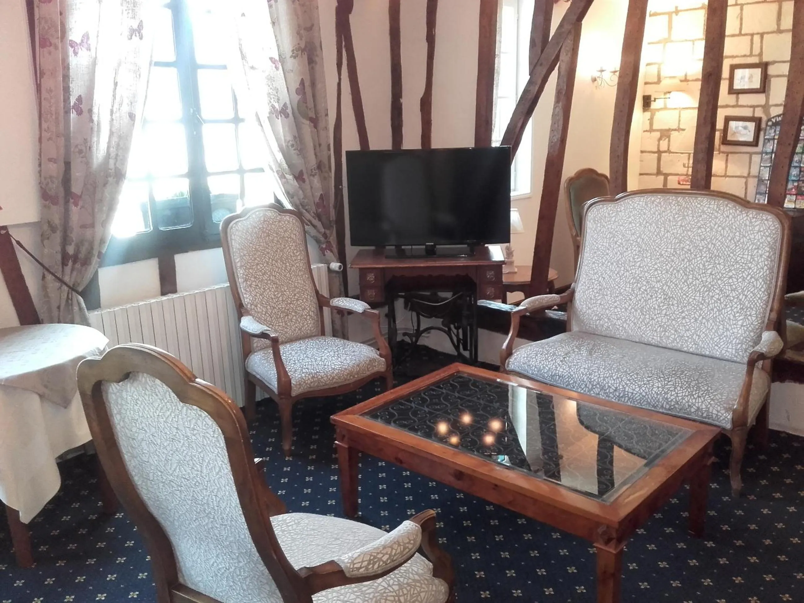 Lounge or bar in Auberge du Gros Tilleul