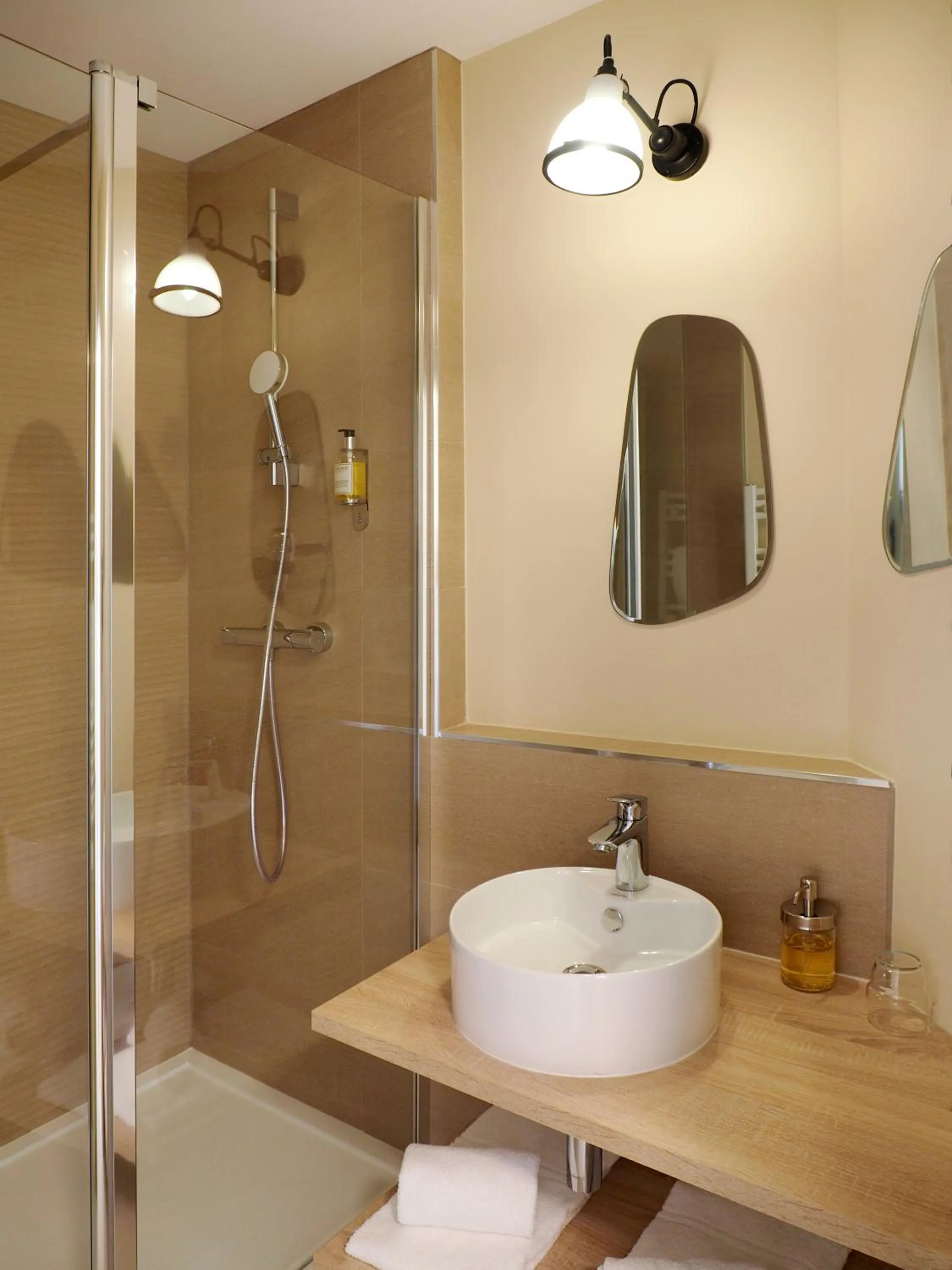 Bathroom in Logis Hôtel du Belvédère