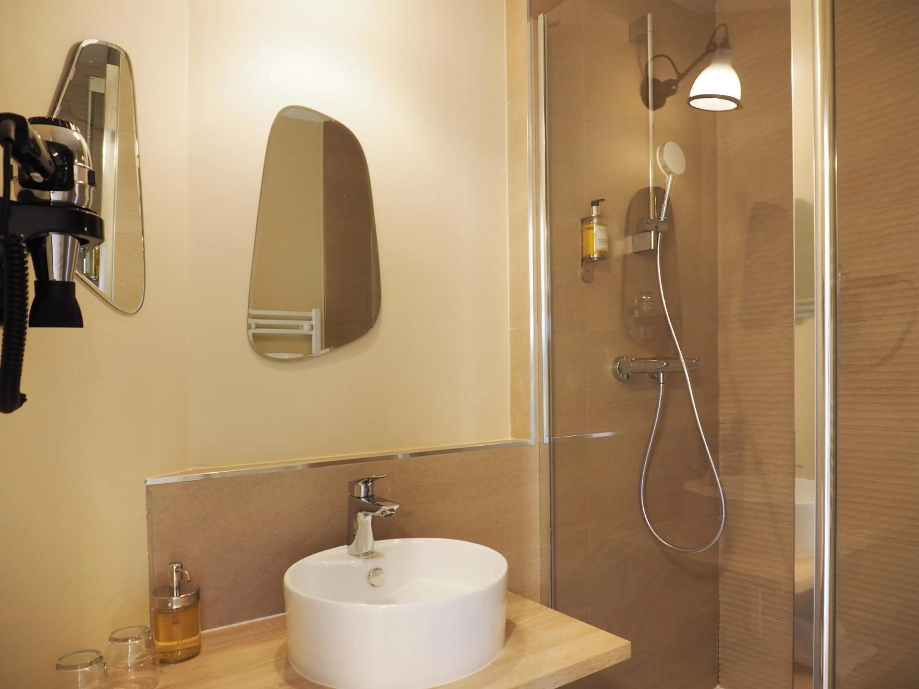 Bathroom in Logis Hôtel du Belvédère