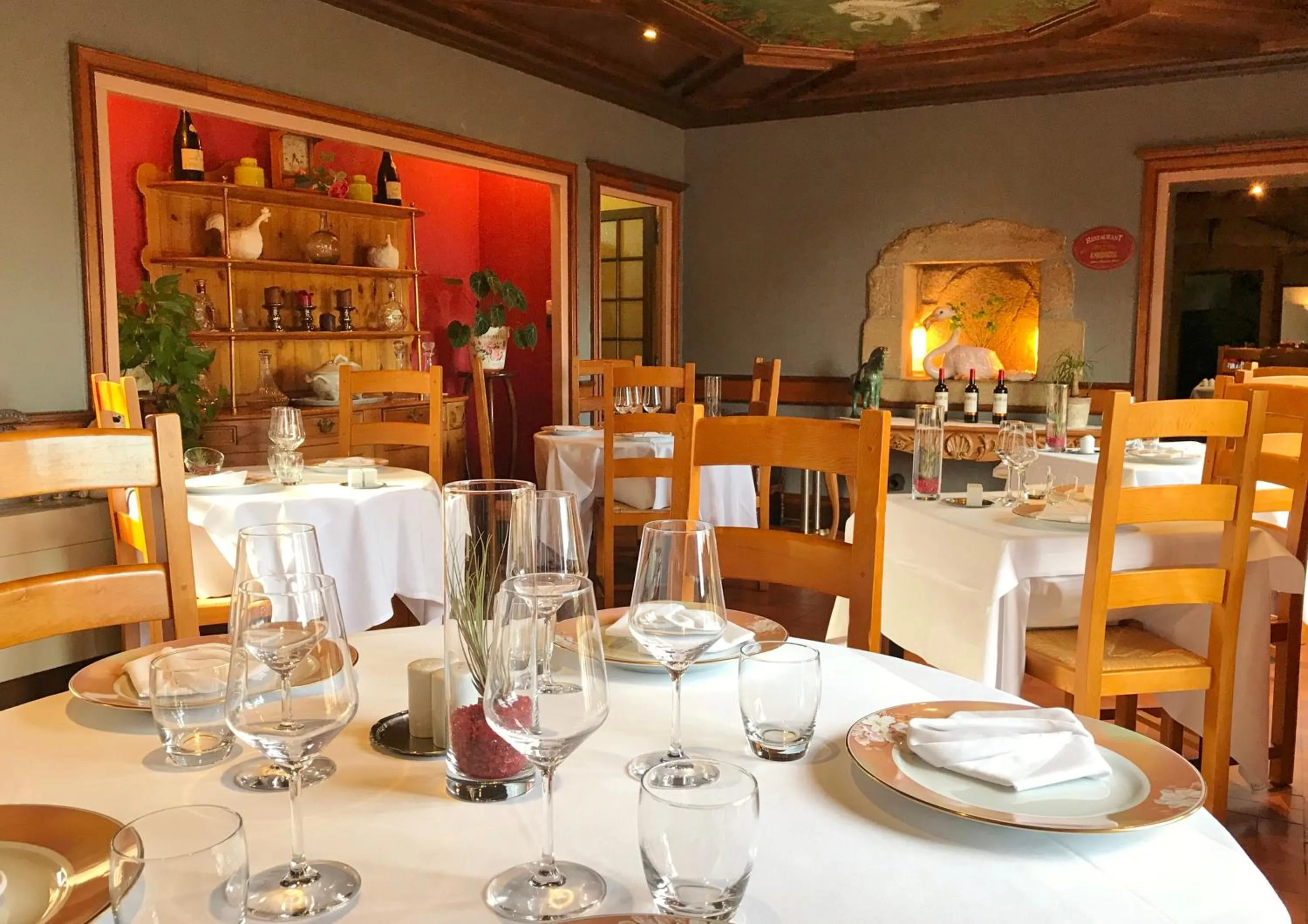 Restaurant/Places to Eat in Manoir Henri IV