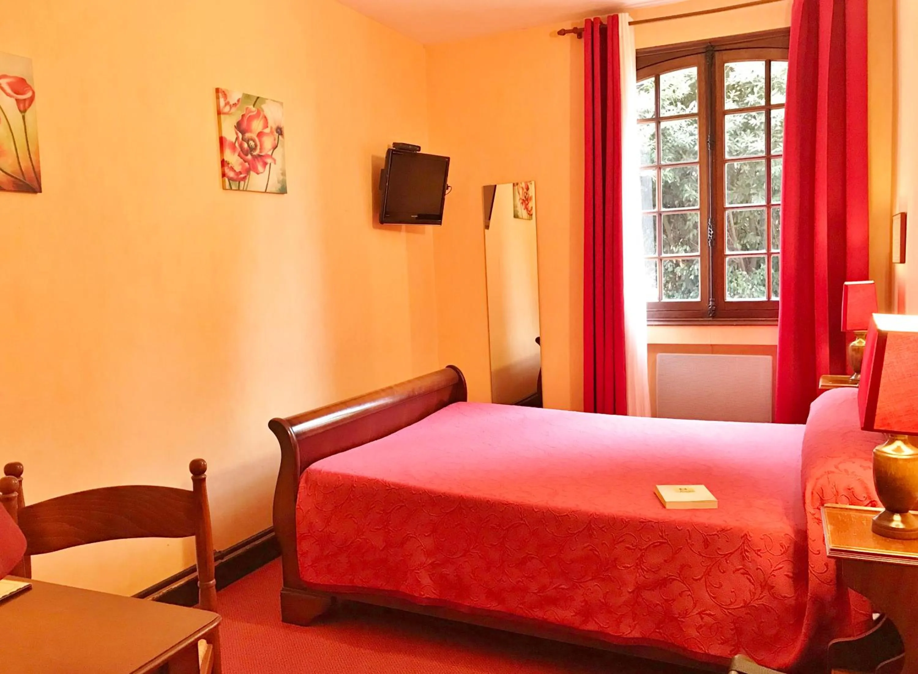 Bedroom in Manoir Henri IV