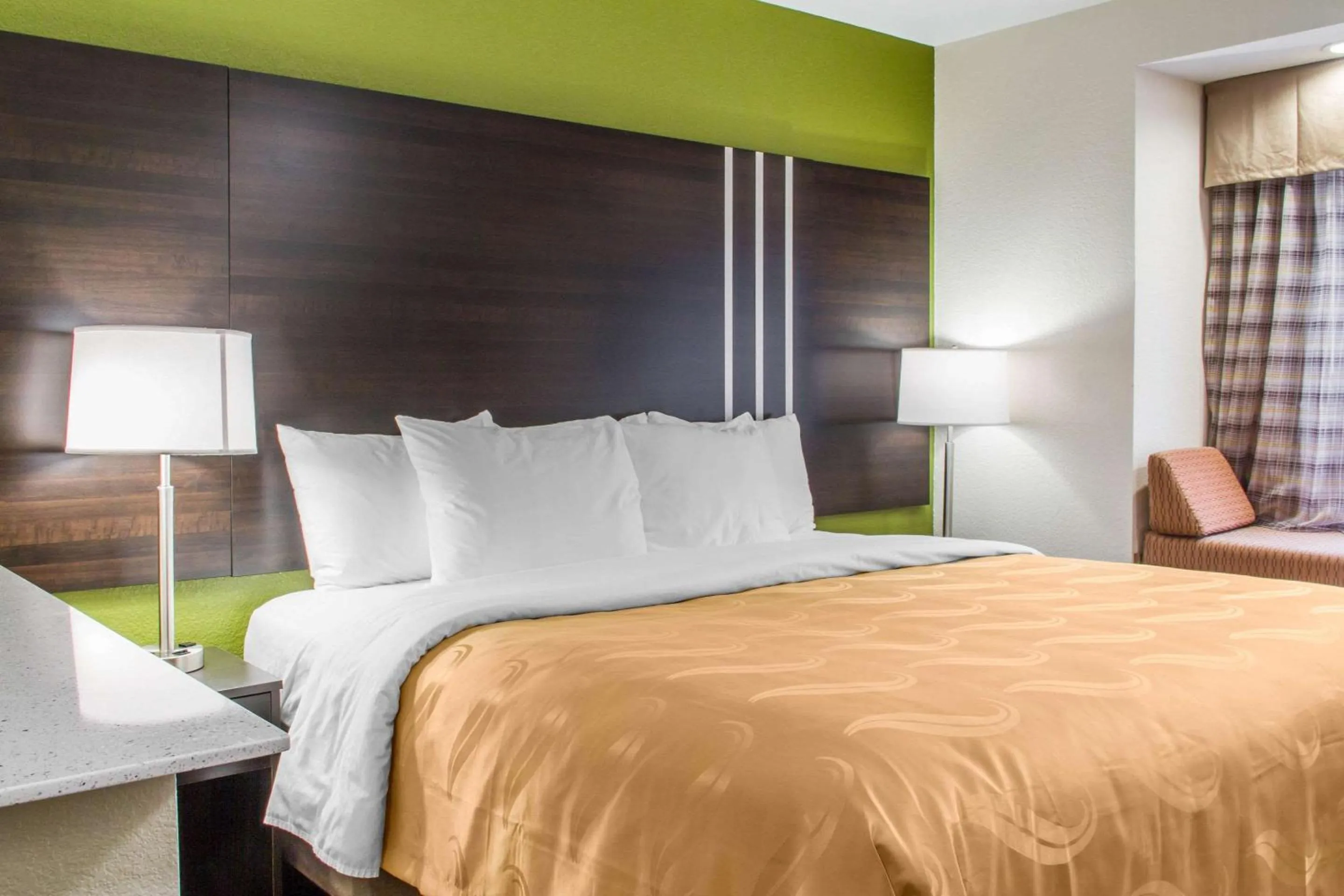 Photo of the whole room, Bed in Quality Inn & Suites Maggie Valley - Cherokee Area