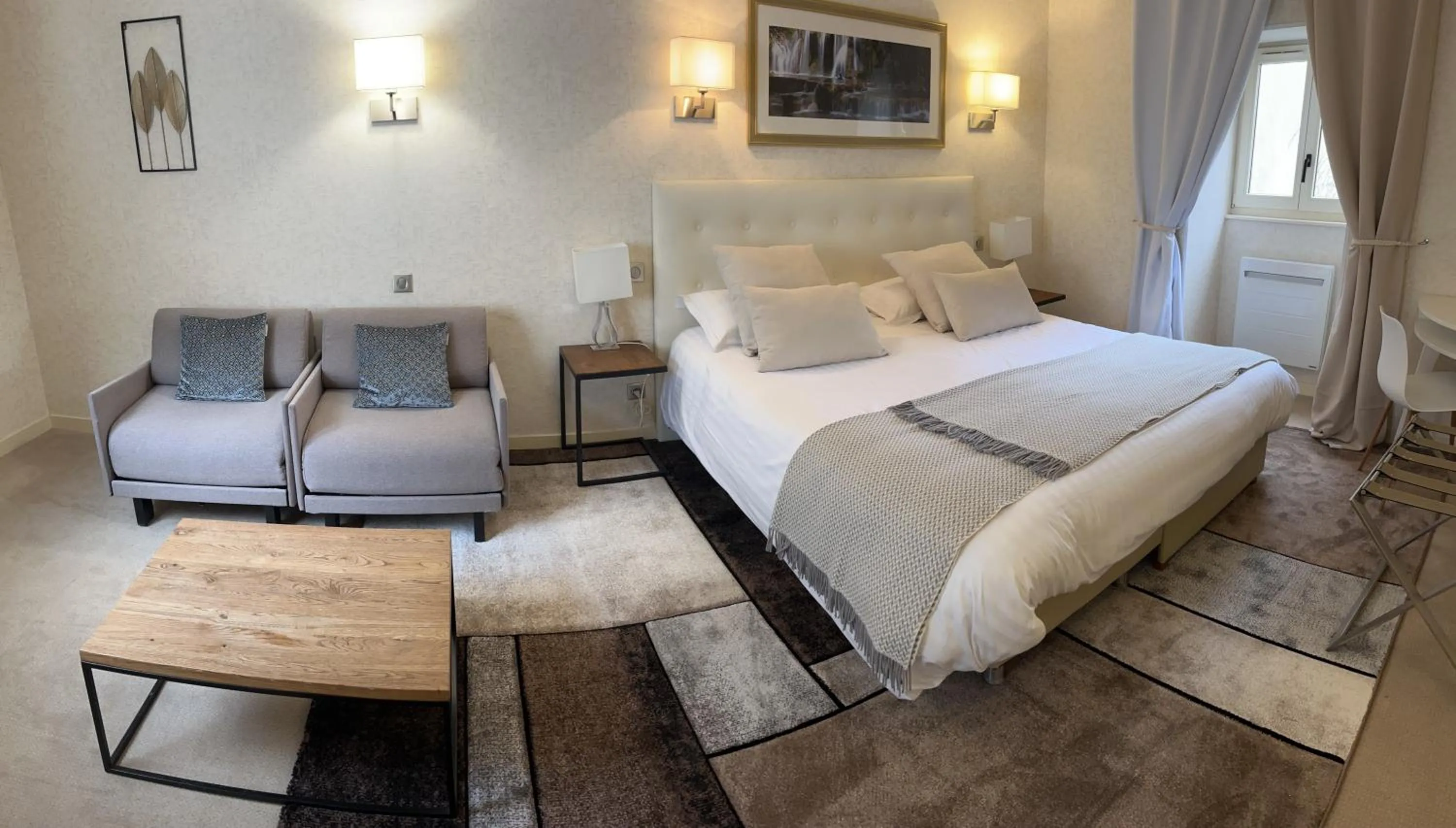 Bedroom, Bed in Logis Hôtel des Messageries