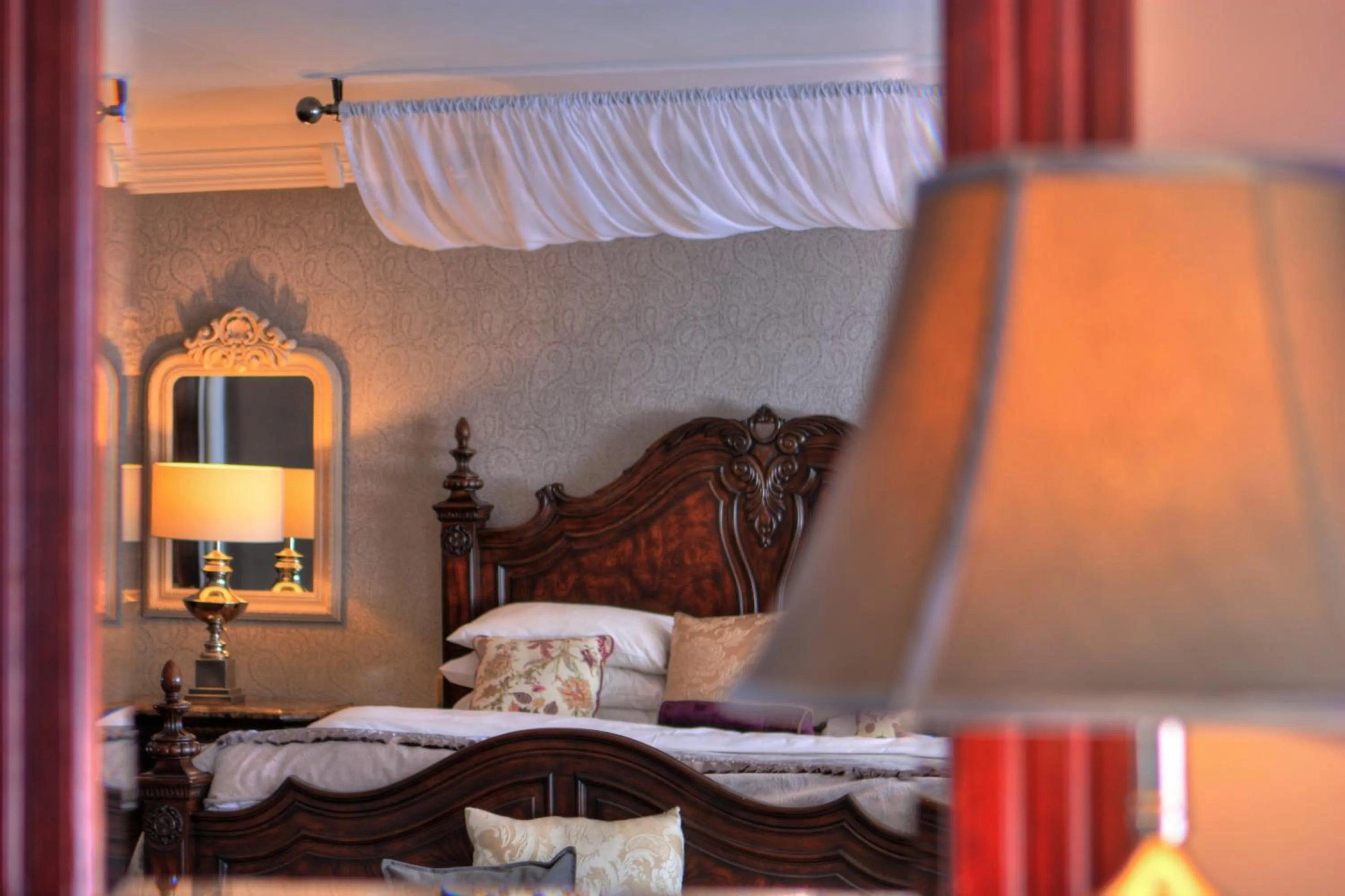 Bed in Devon Inn Hotel