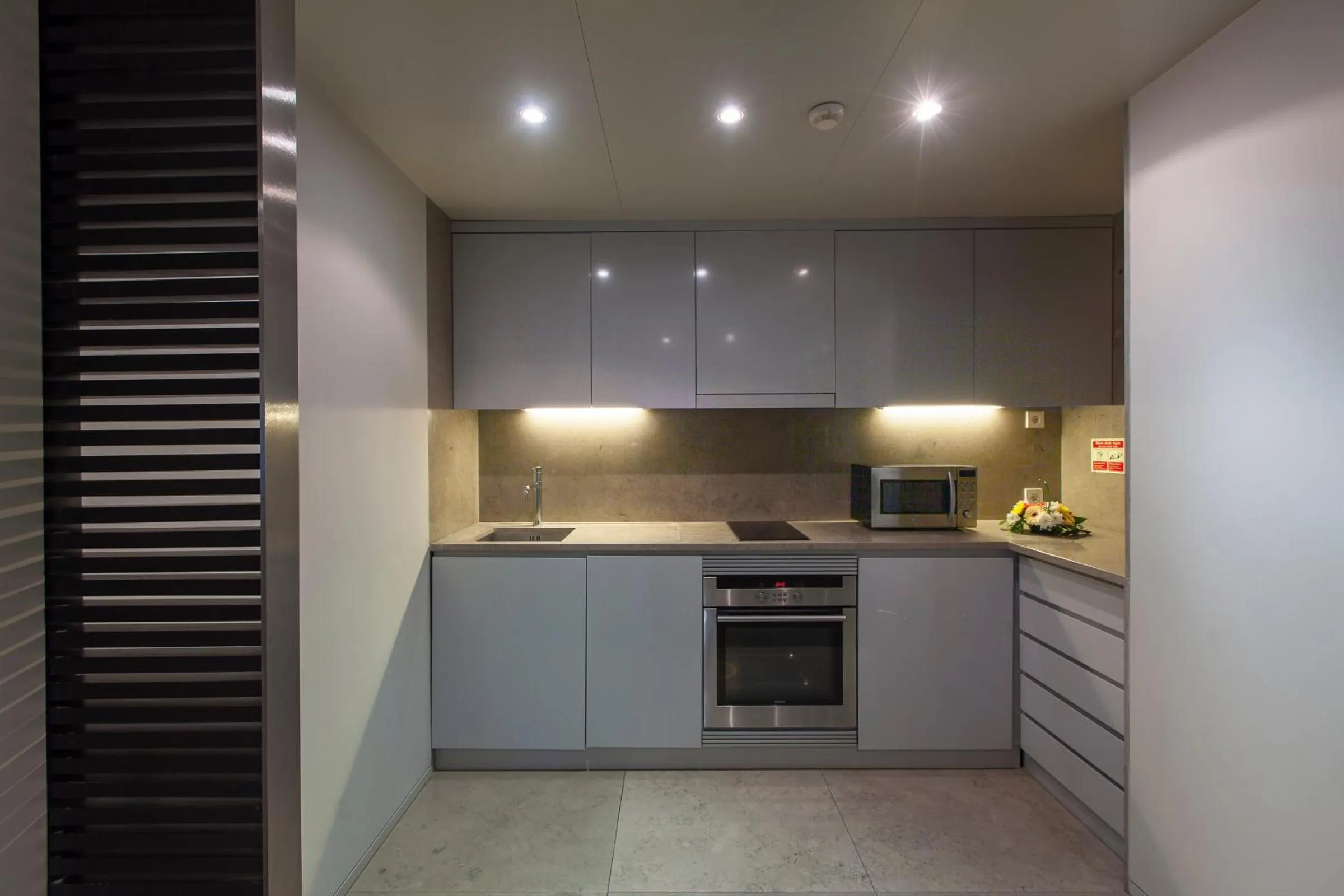 Kitchen or kitchenette in Aqualuz Troia Rio by The Editory