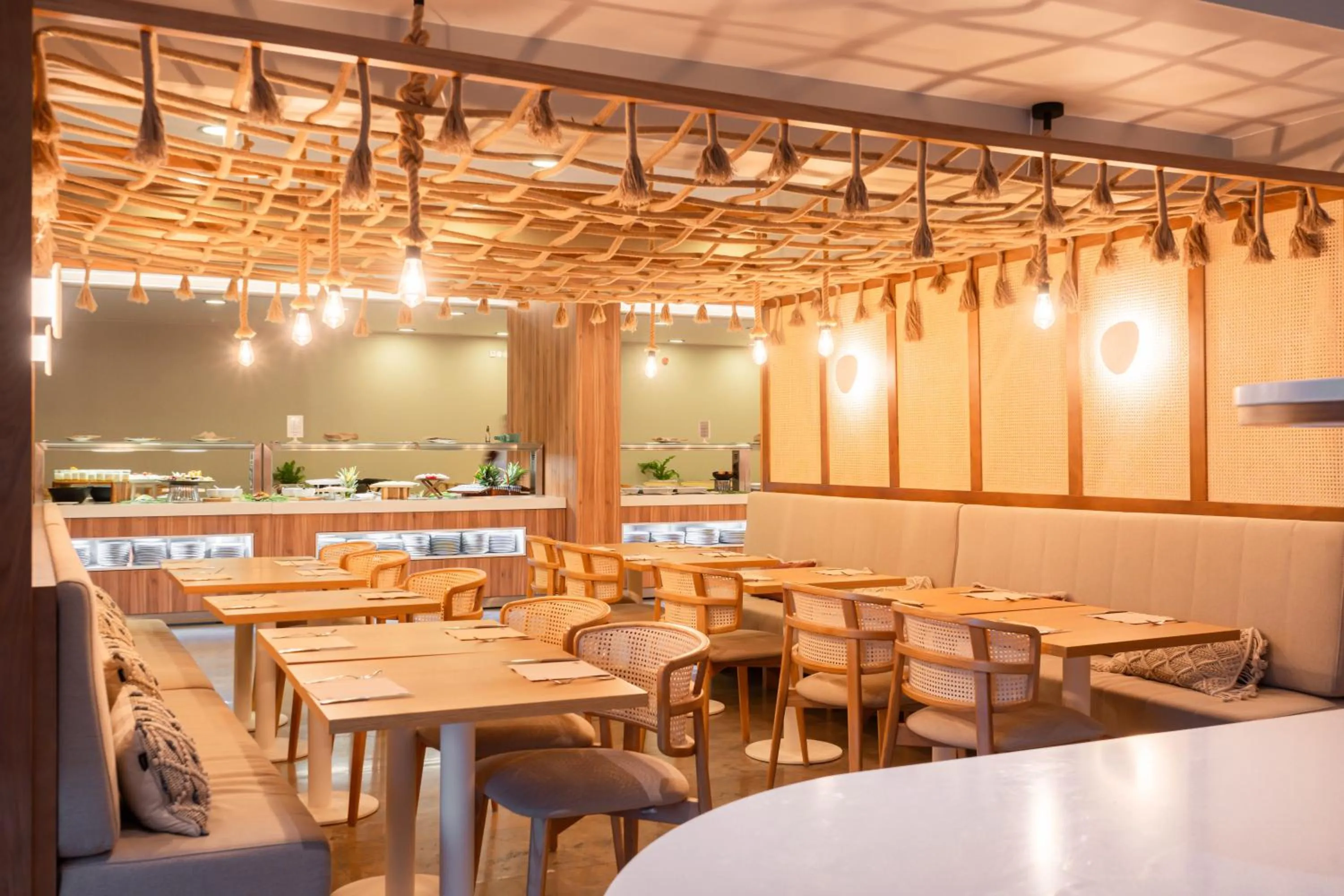 Restaurant/places to eat in Aqualuz Troia Rio by The Editory