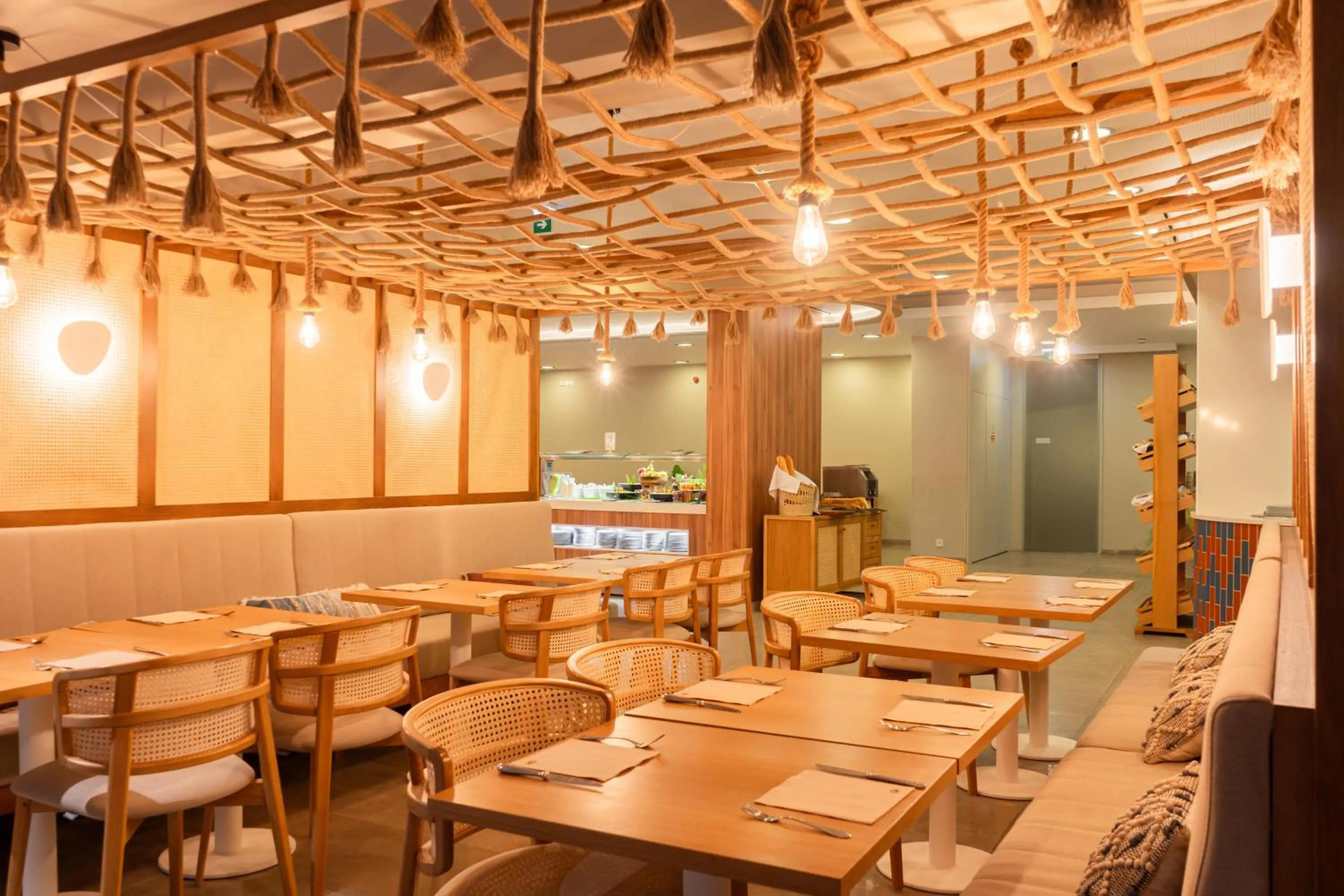 Restaurant/places to eat in Aqualuz Troia Rio by The Editory