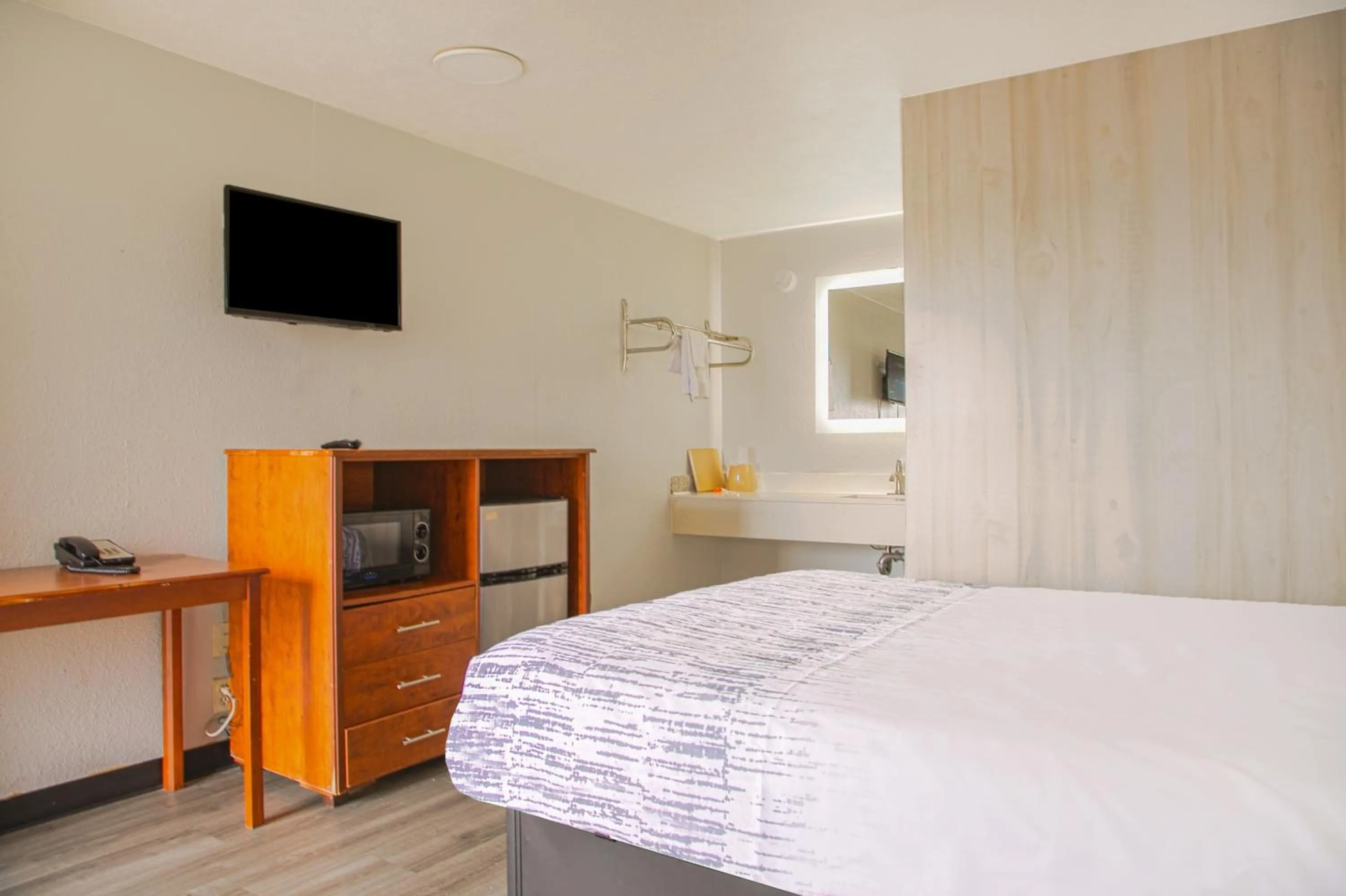 Bedroom, Bed in Masters Inn Augusta Washington Rd, I-20