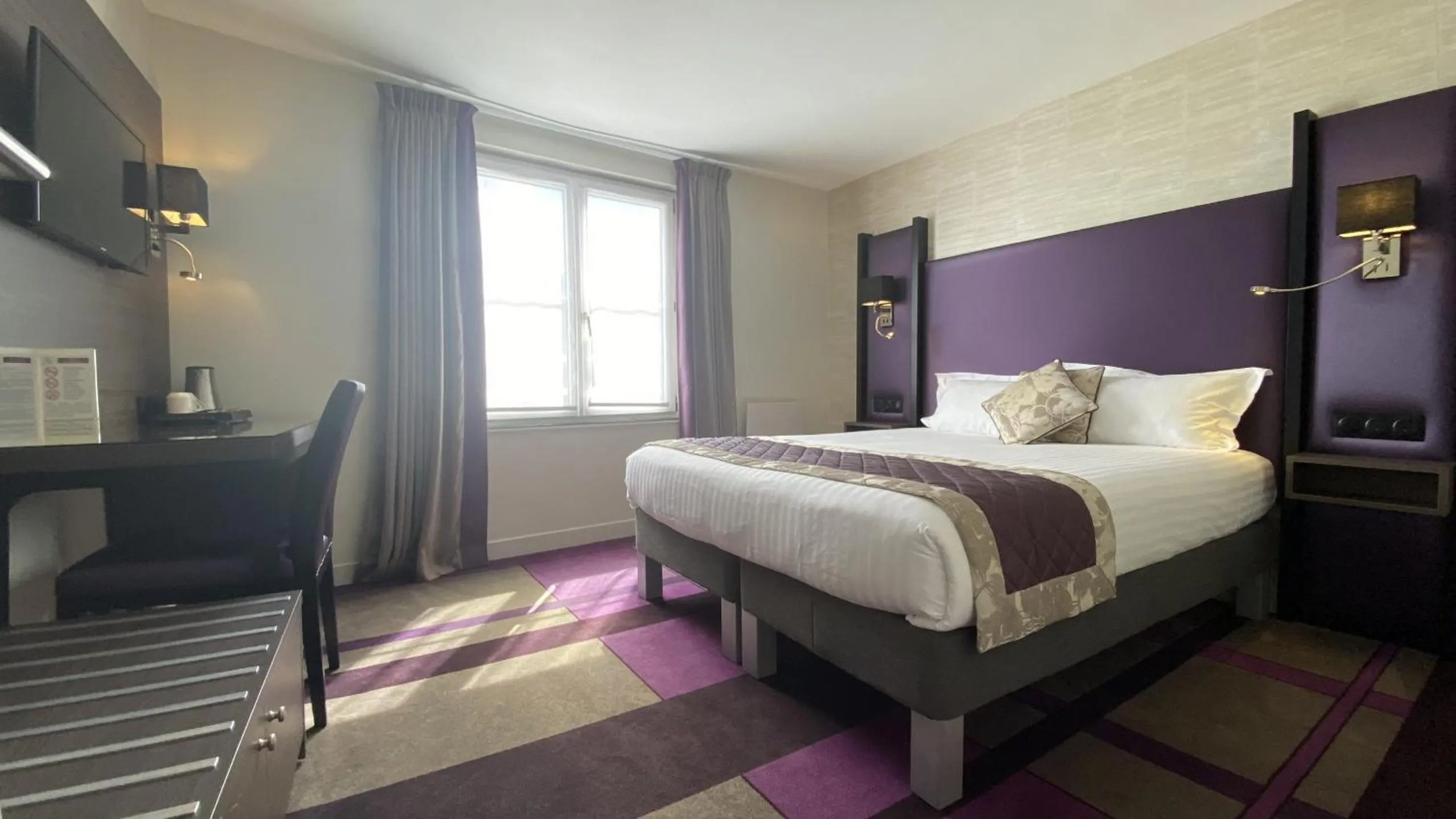 Bedroom, Bed in Hotel Bellevue