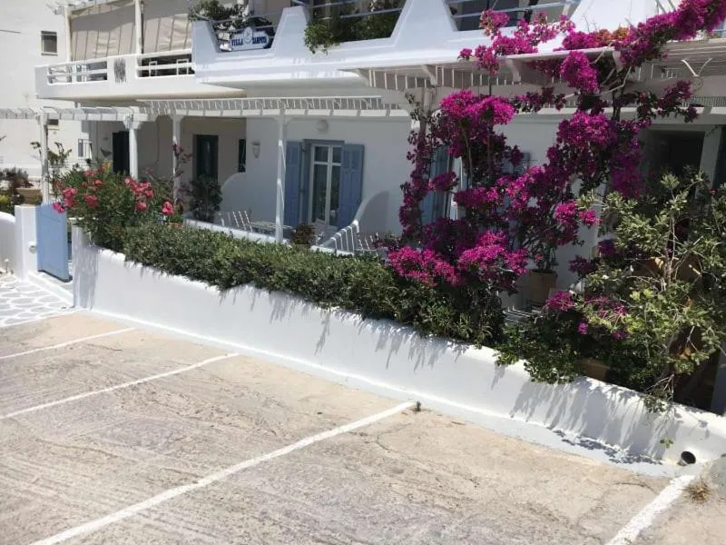 Facade/entrance in Villa Zampeta