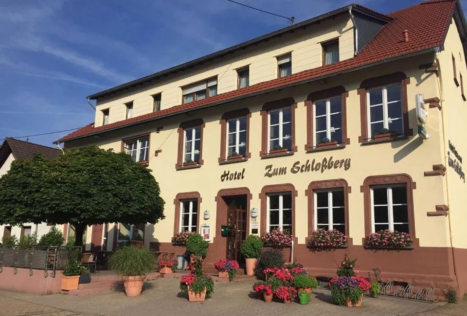 Facade/entrance in Hotel Restaurant zum Schlossberg