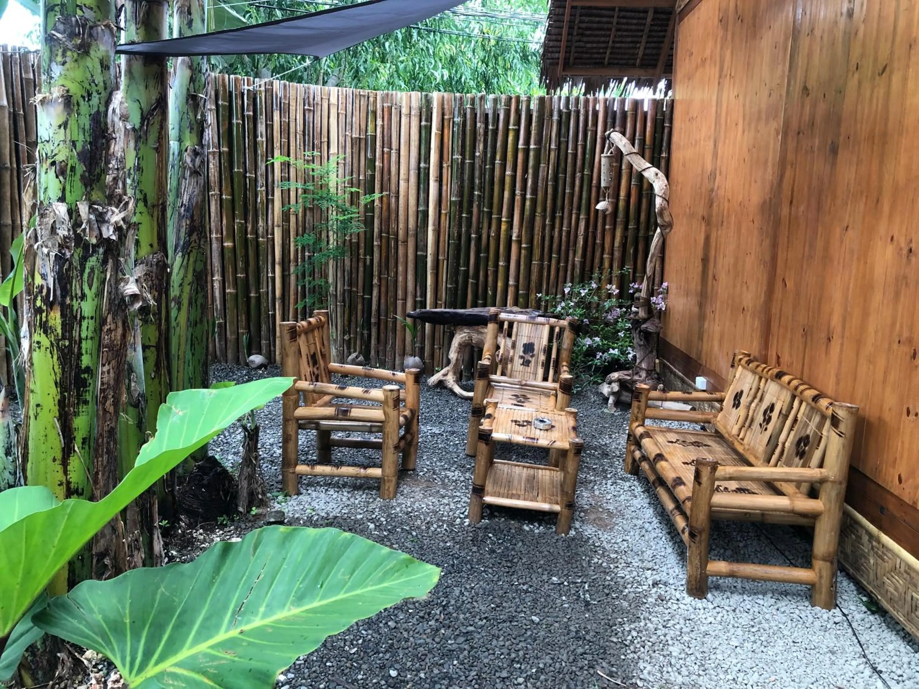 Seating area in Nautilus Hostel & Hammocks