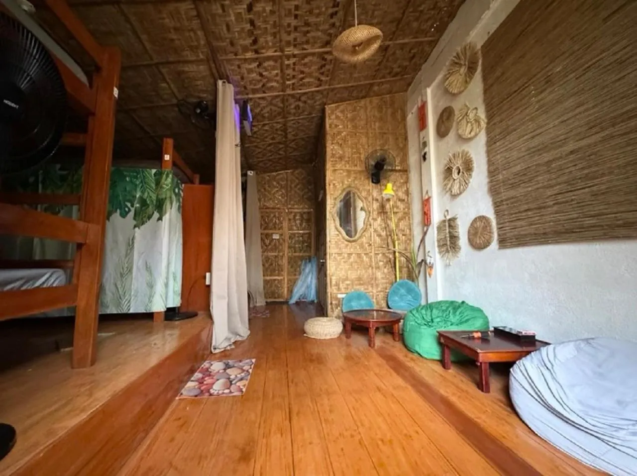 Seating area, Bed in Nautilus Hostel & Hammocks