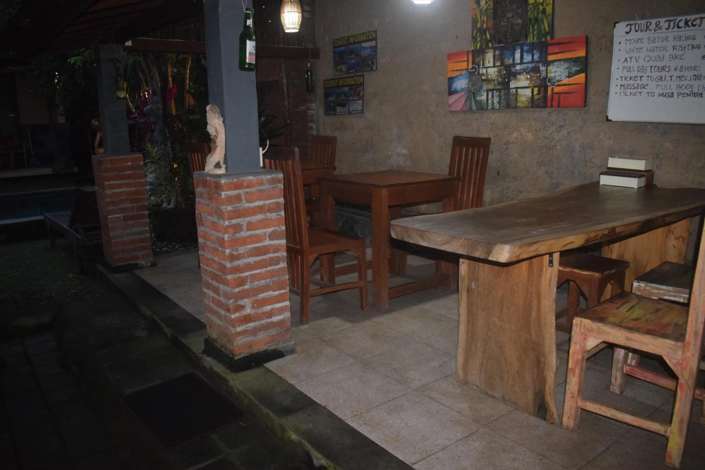 Restaurant/places to eat in Werkudara Guest House