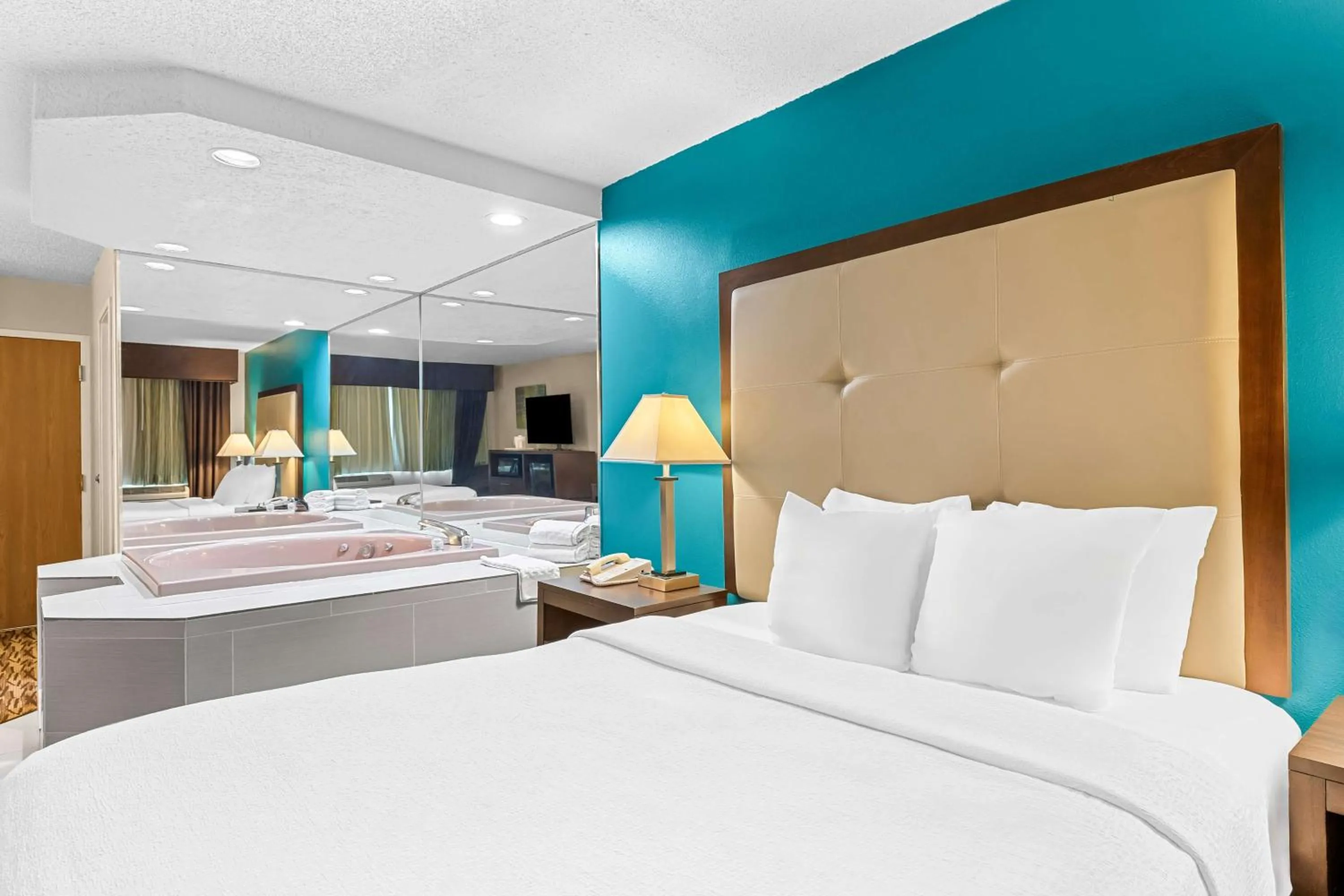 Bedroom, Bed in Best Western Baraboo Inn