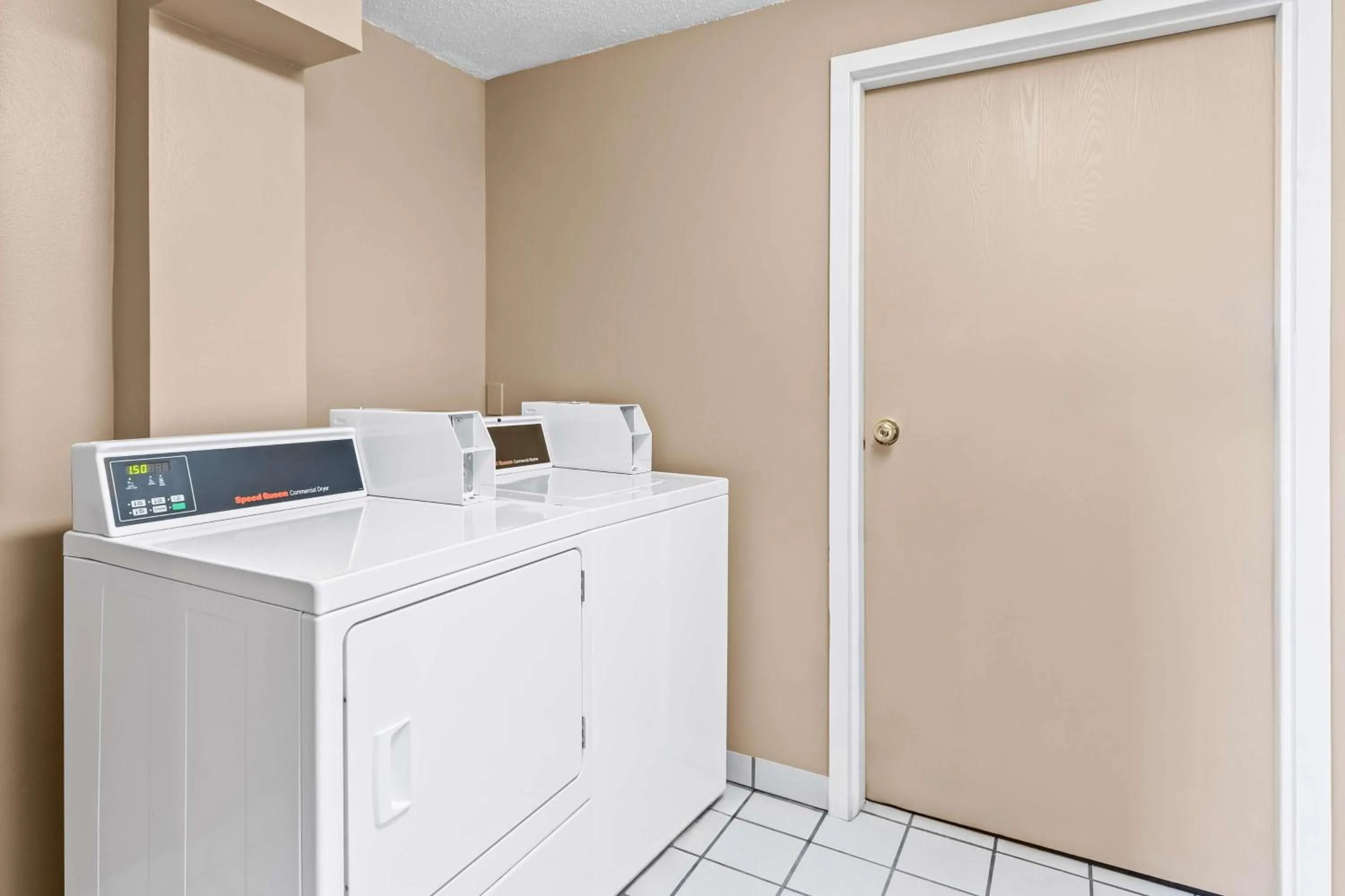 laundry in Best Western Baraboo Inn