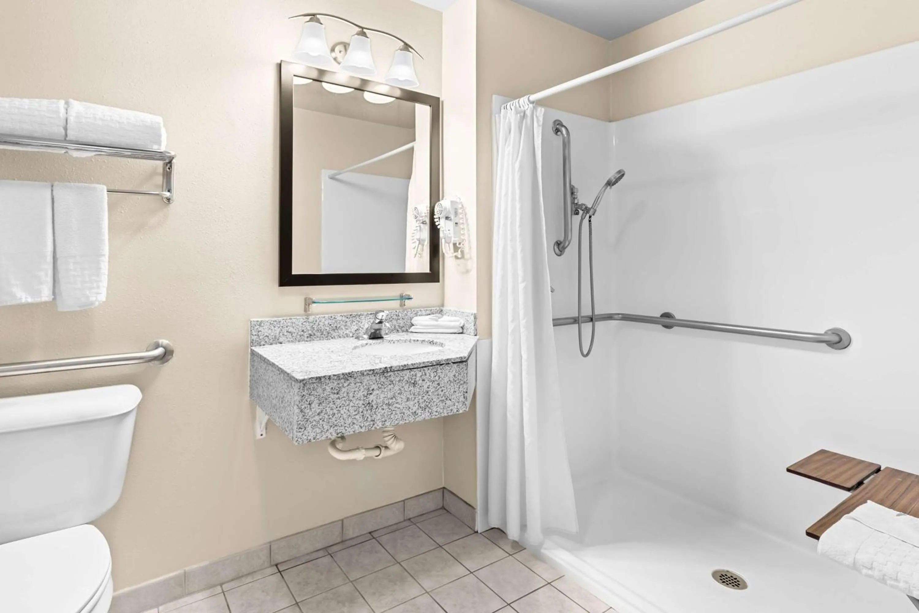 Bathroom in Best Western Baraboo Inn