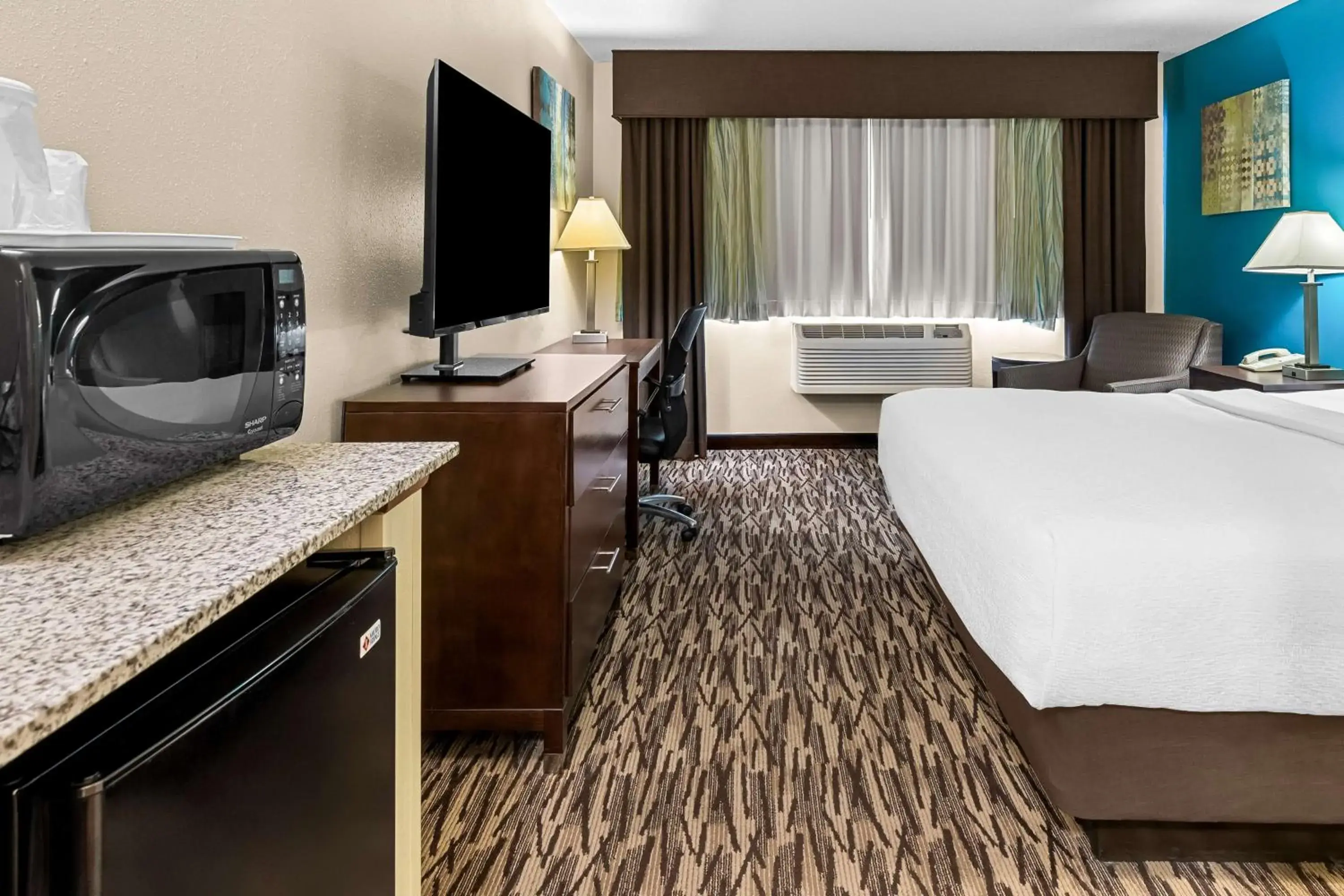 King Room with Roll In Shower - Mobilty Access in Best Western Baraboo Inn King Room with Roll In Shower - Mobilty Access in Best Western Baraboo Inn