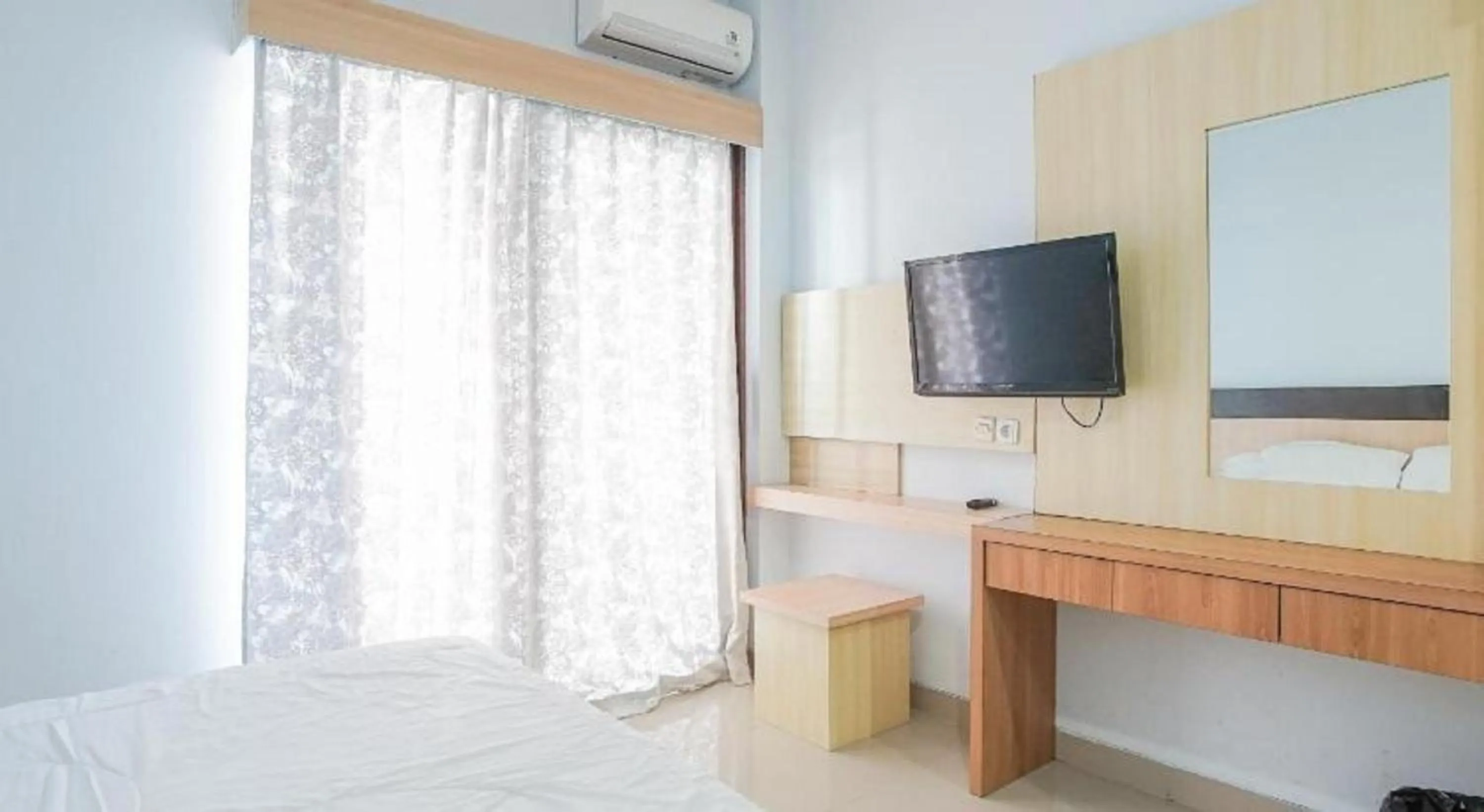 Bedroom, Bed in RedDoorz near Muaya Beach Jimbaran