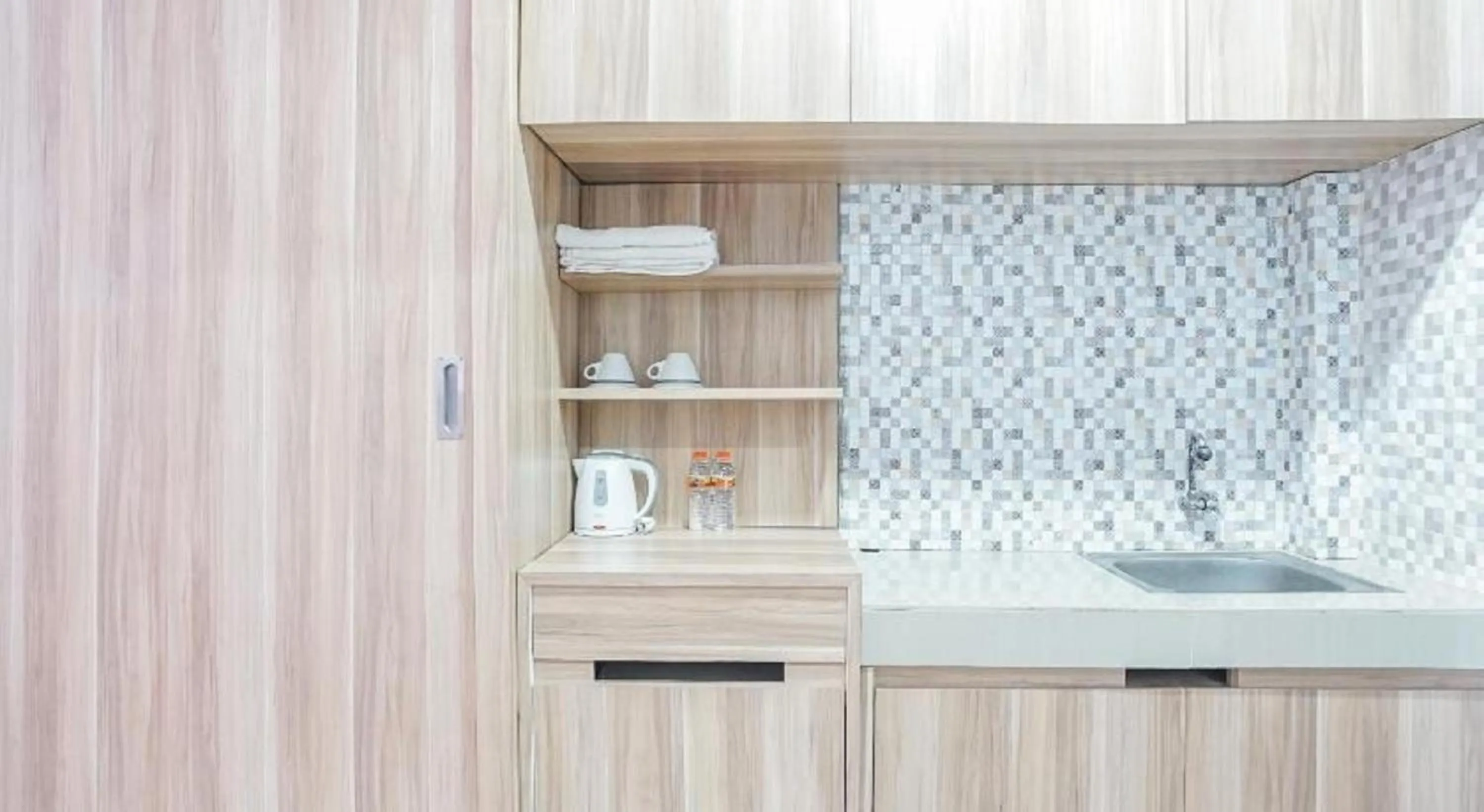 Area and facilities in RedDoorz near Muaya Beach Jimbaran