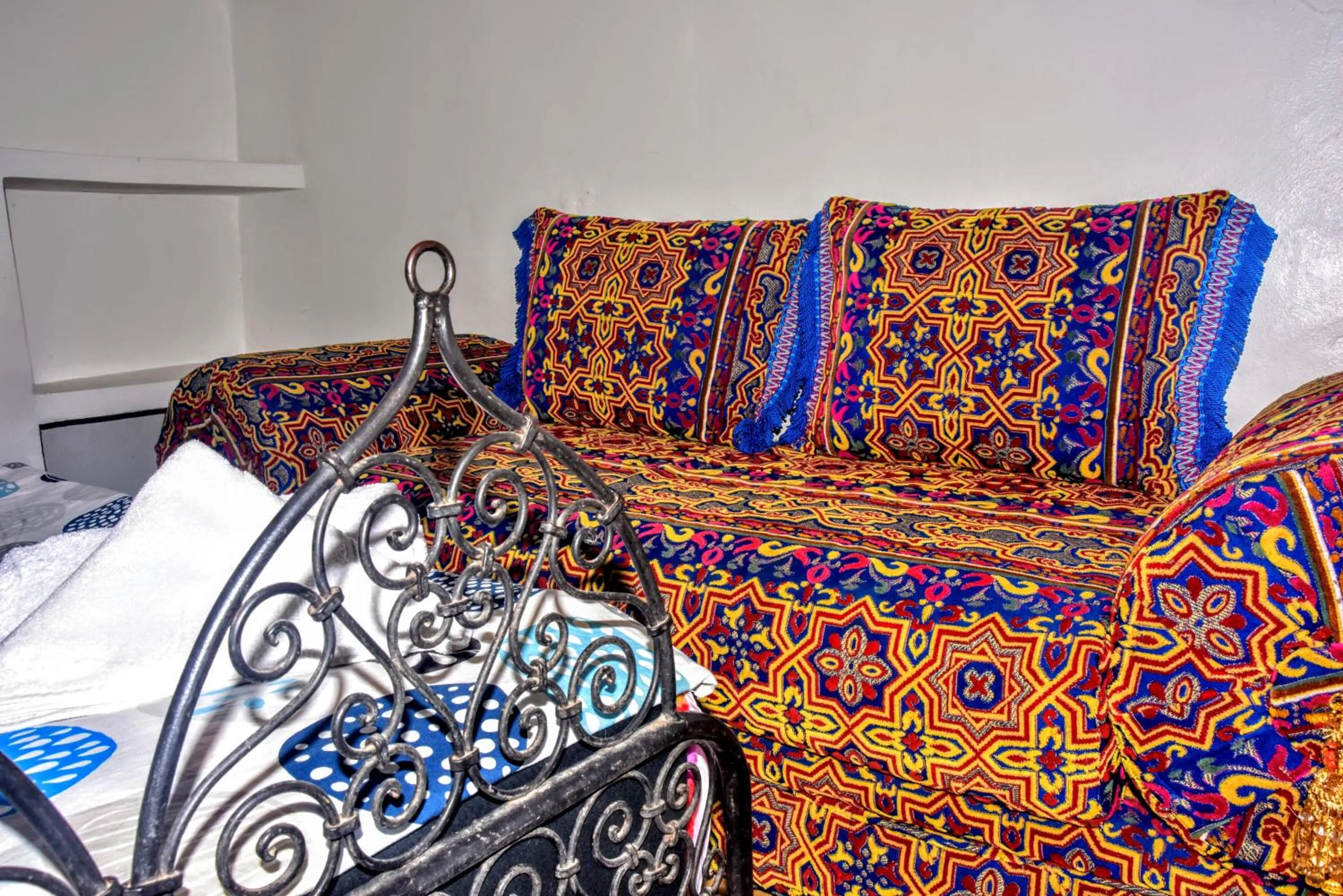 Bed in Riad Razoli Sidi Daoui