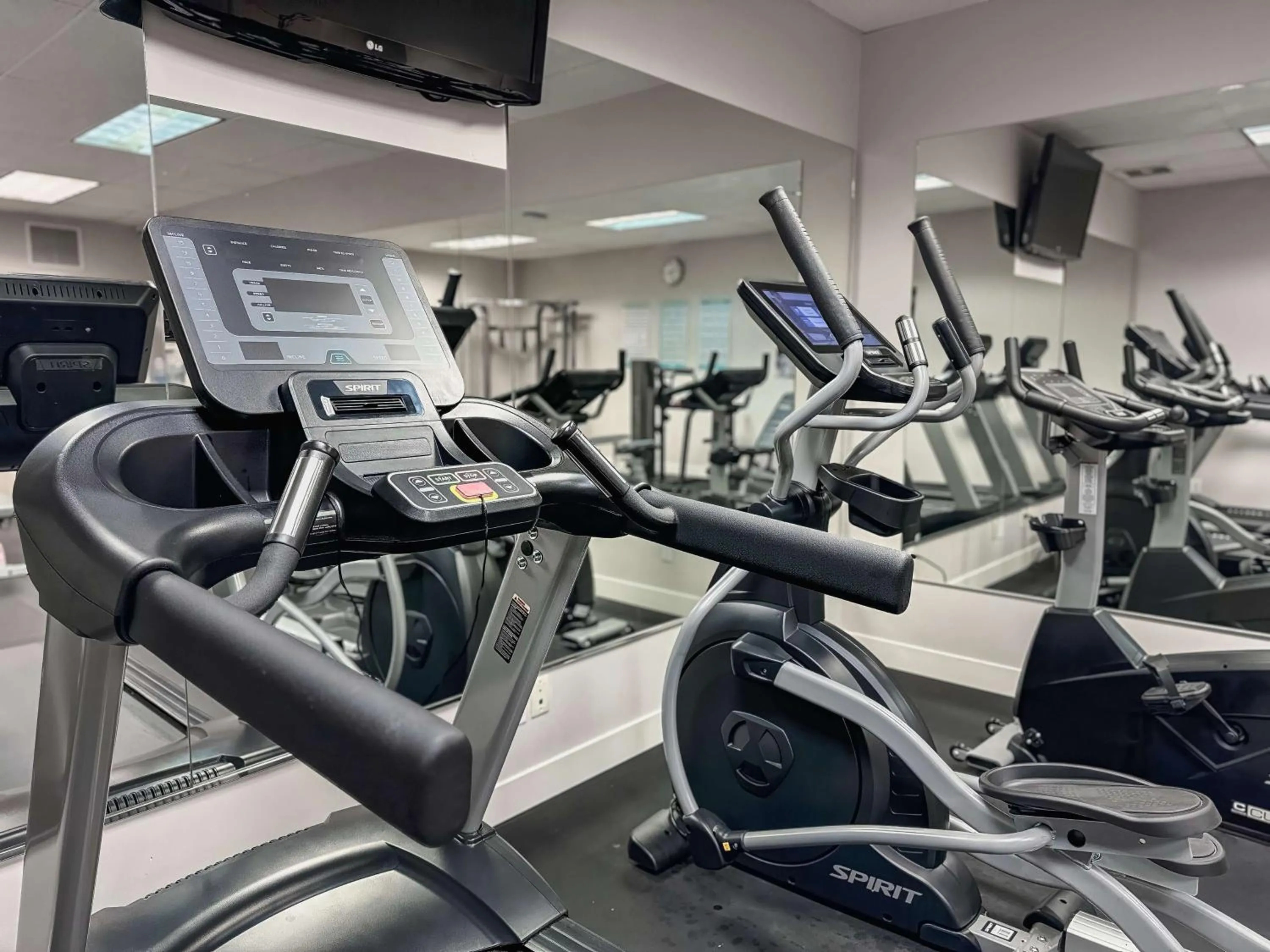Fitness centre/facilities in Coast Abbotsford Hotel & Suites
