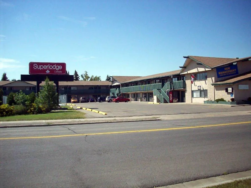 Facade/entrance in Superlodge Canada