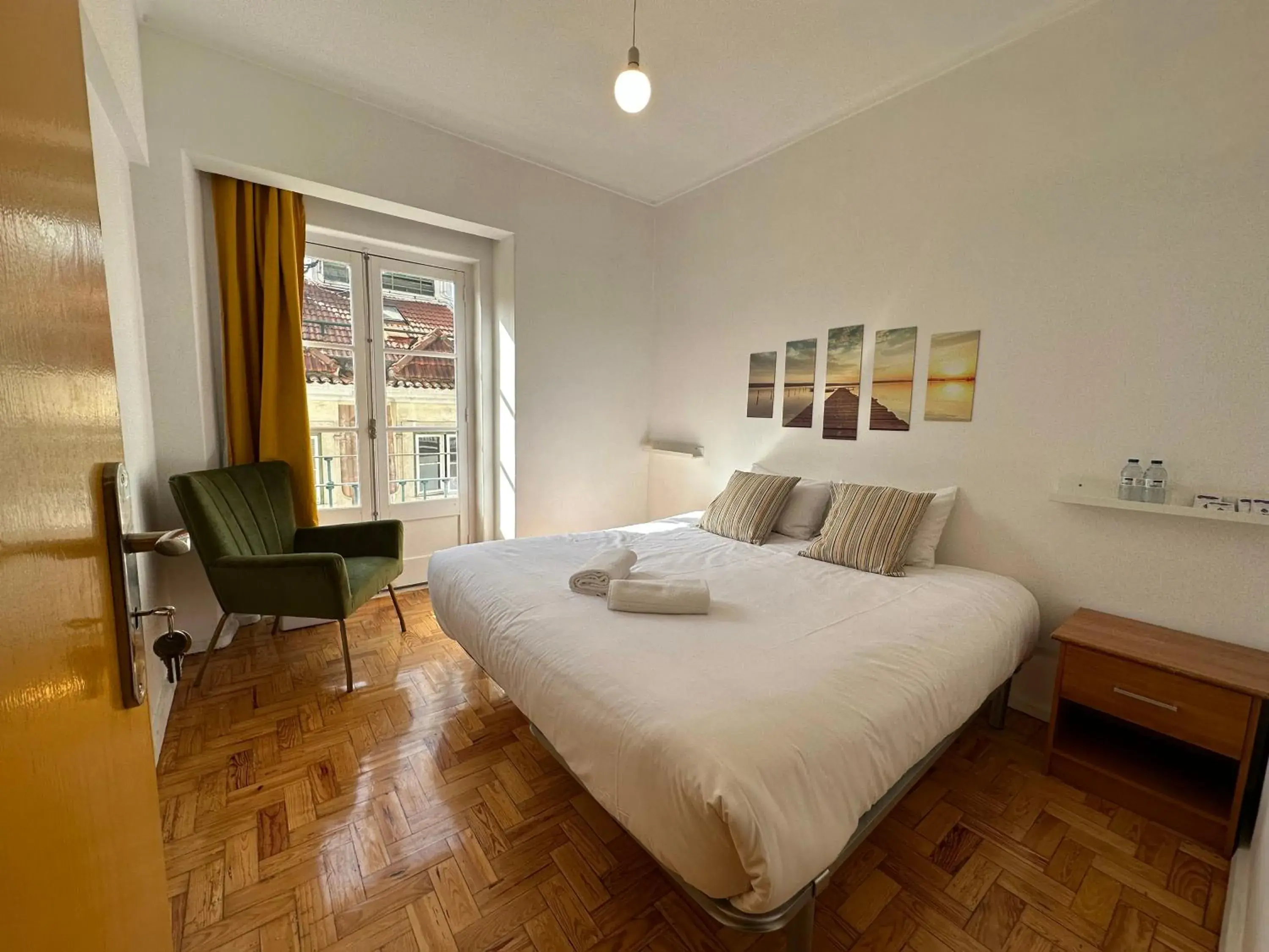 Standard Double Room with Shared Bathroom in Vistas de Lisboa Hostel Standard Double Room with Shared Bathroom in Vistas de Lisboa Hostel