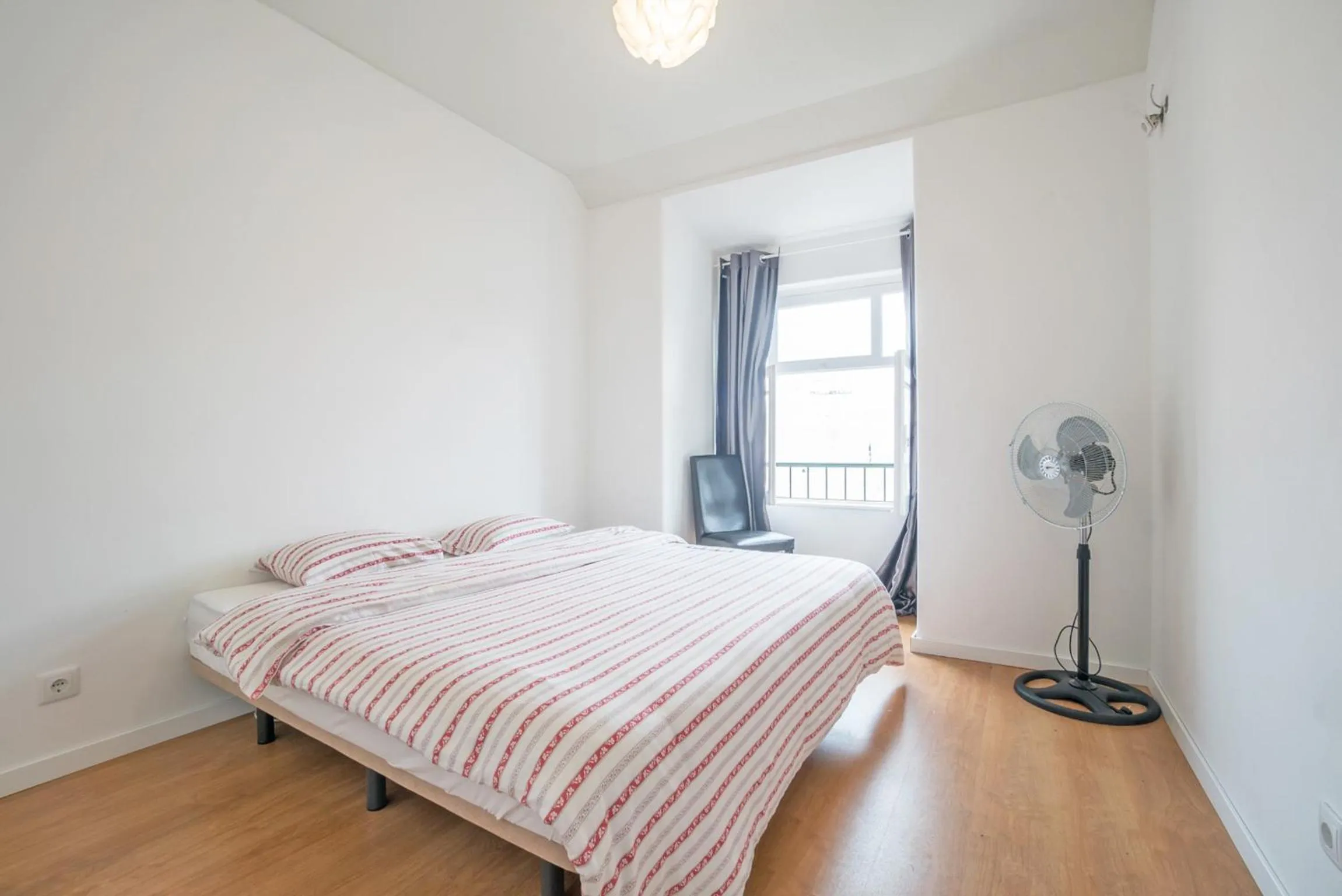 Photo of the whole room, Bed in Vistas de Lisboa Hostel