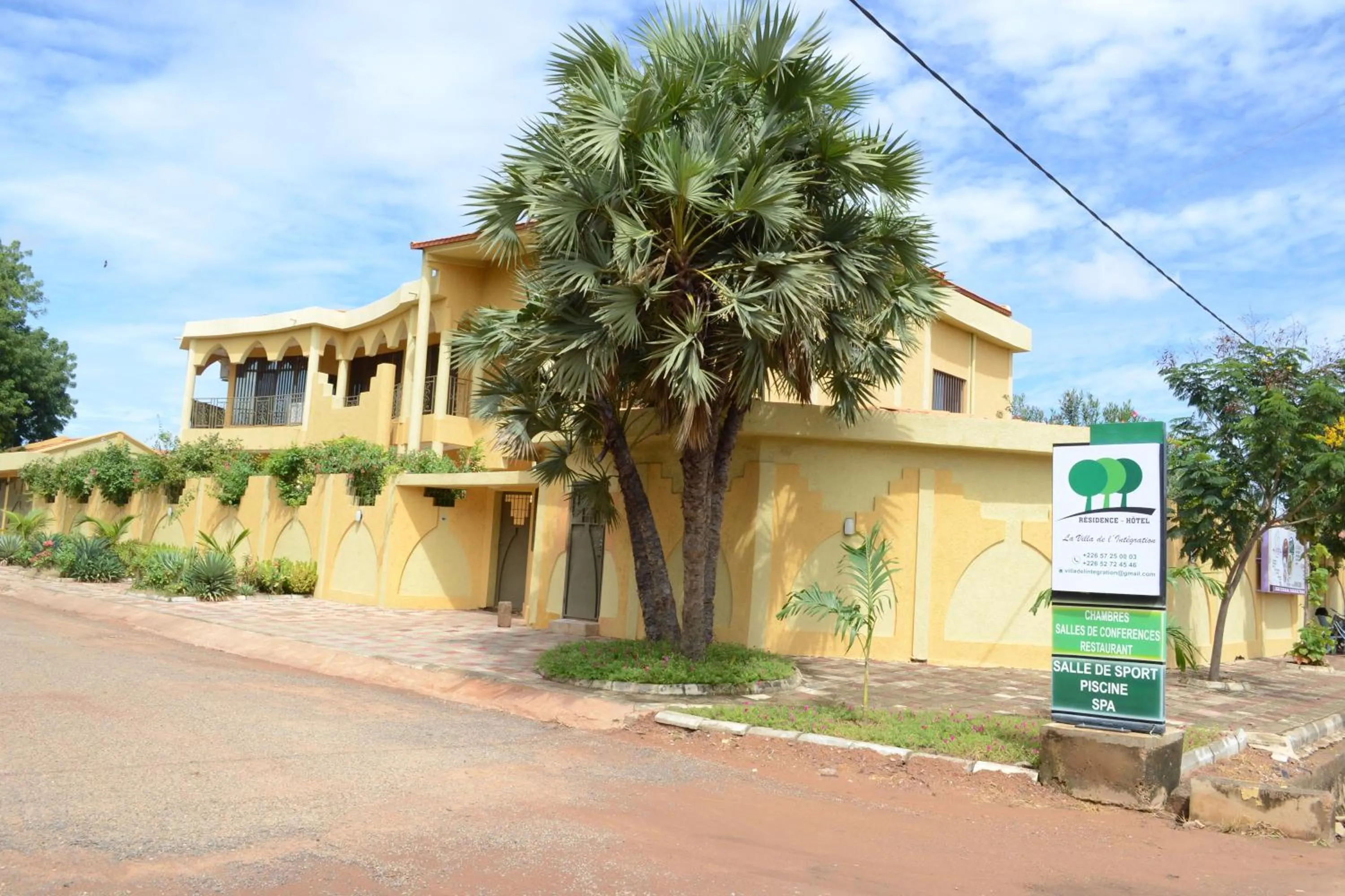 Facade/entrance in VILLA DE L'INTEGRATION