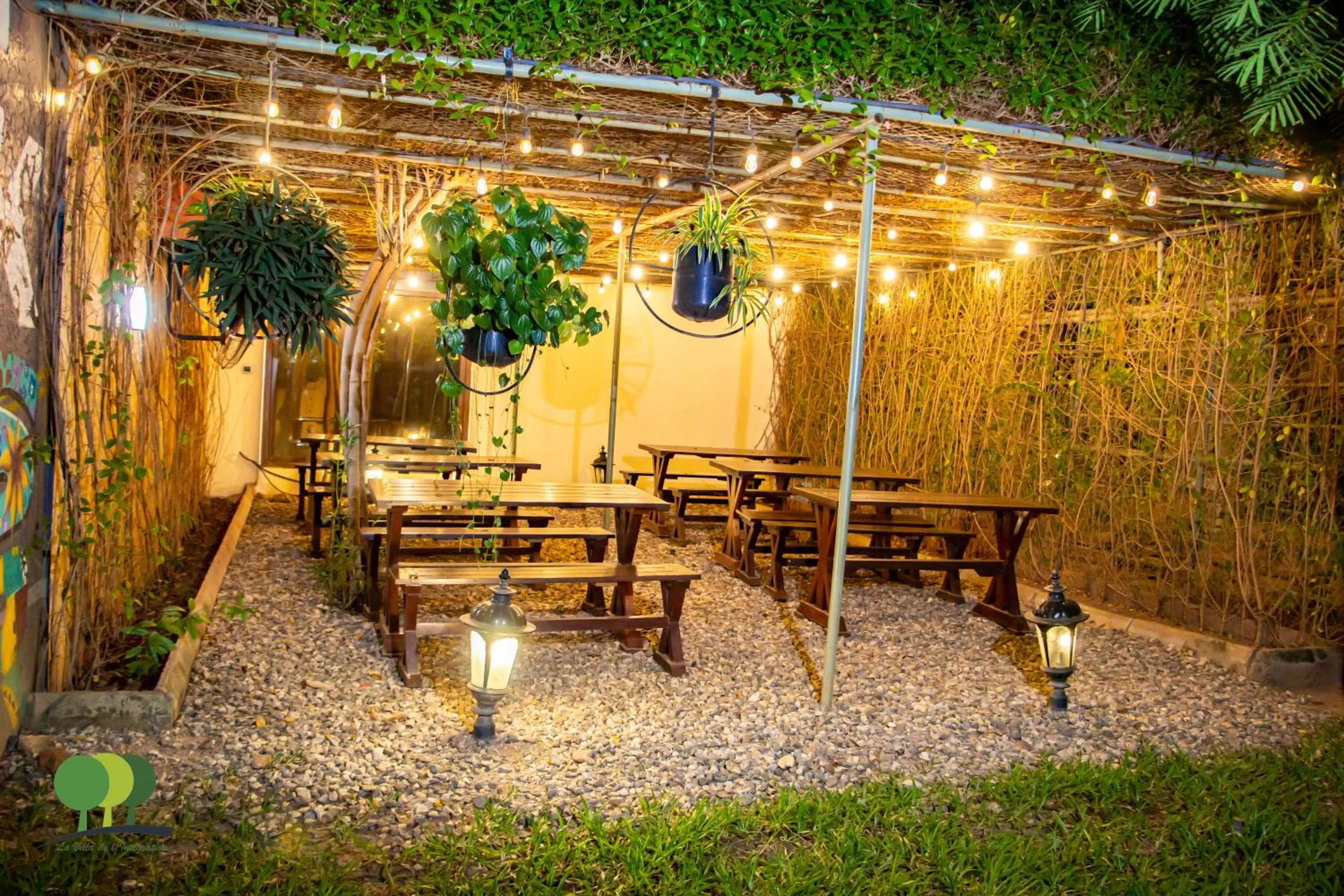 Restaurant/places to eat in VILLA DE L'INTEGRATION