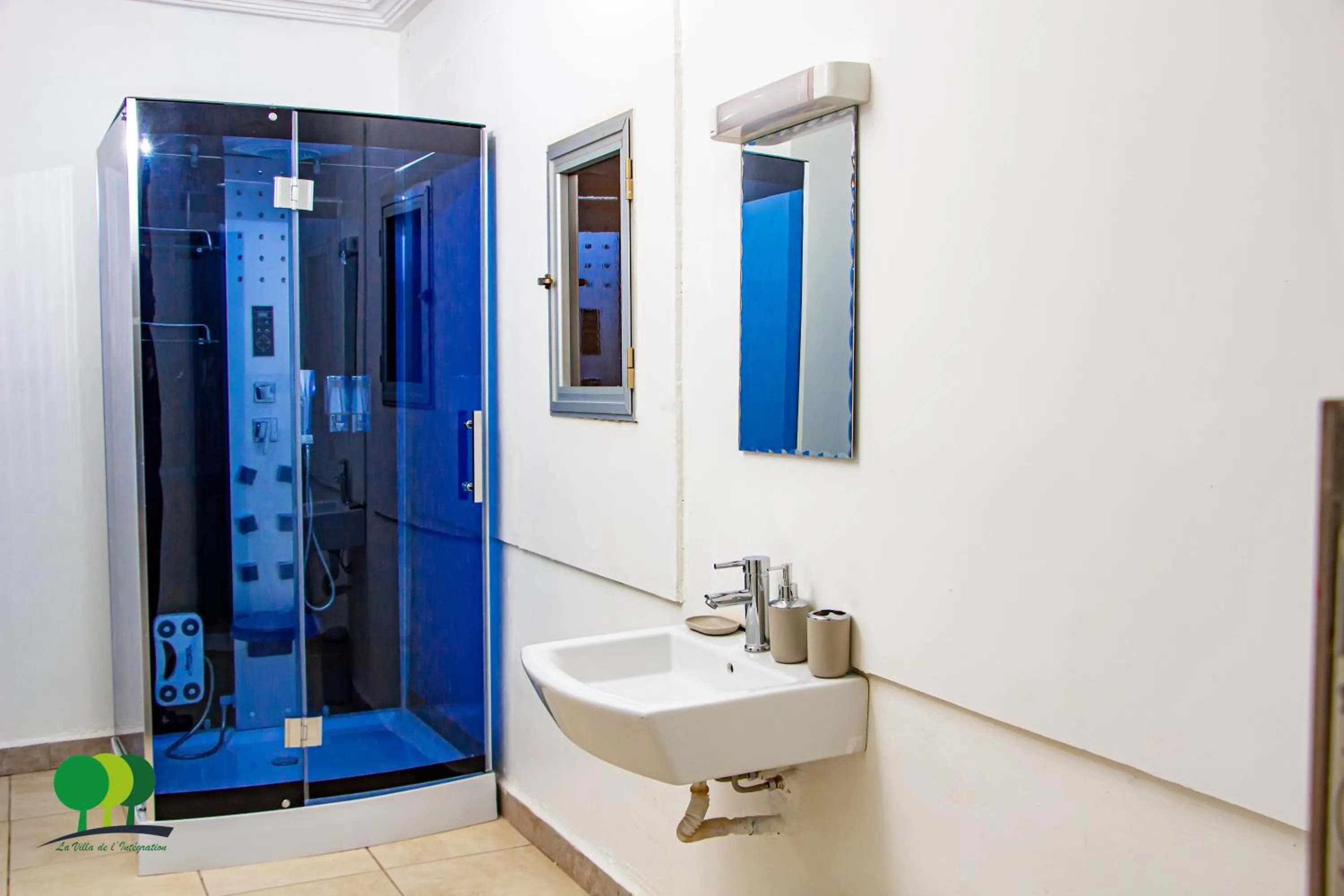 Shower in VILLA DE L'INTEGRATION