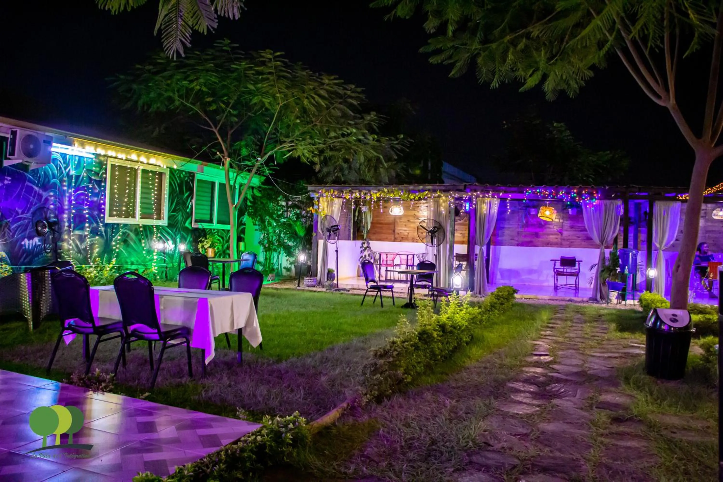 Restaurant/places to eat in VILLA DE L'INTEGRATION