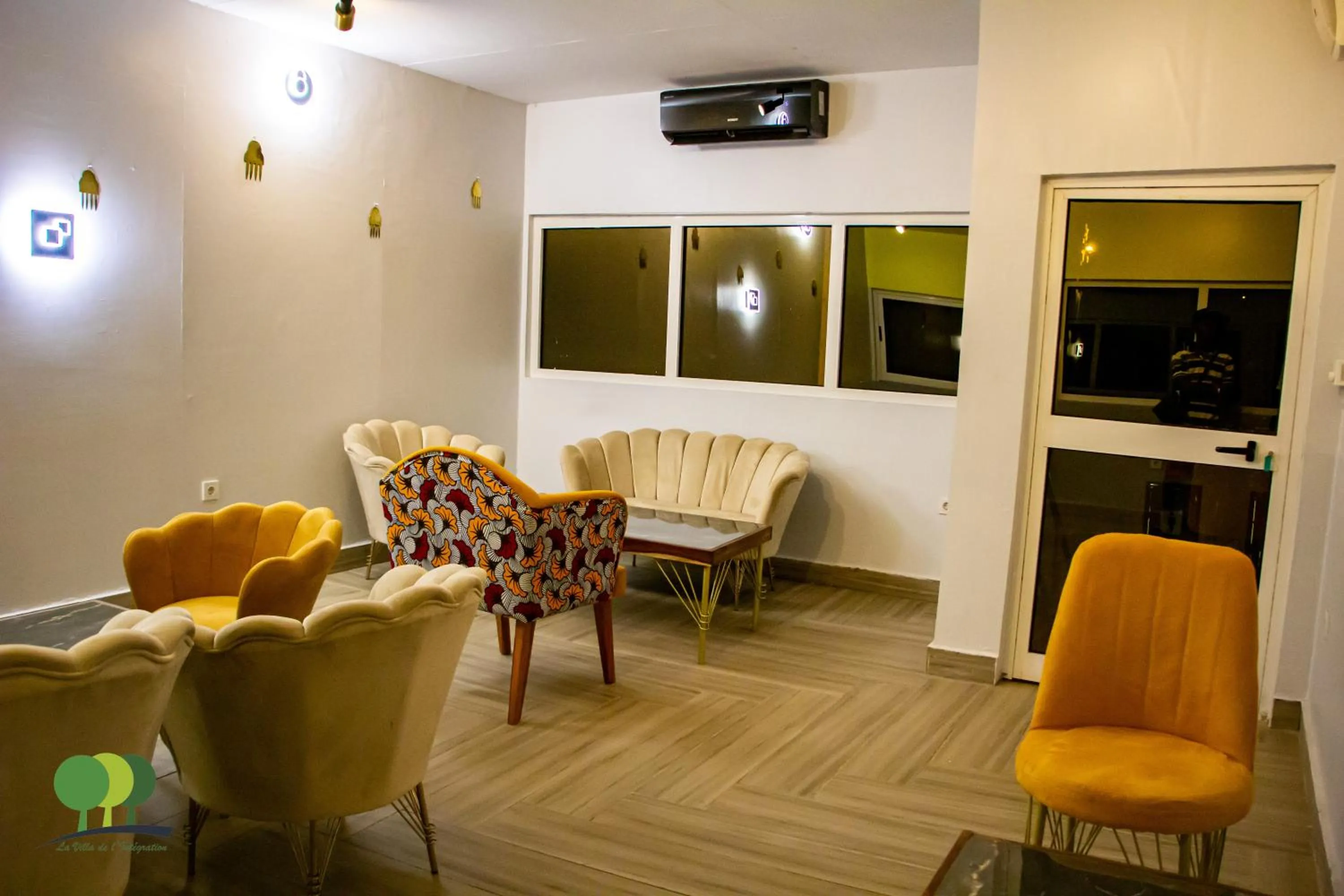 Restaurant/places to eat in VILLA DE L'INTEGRATION