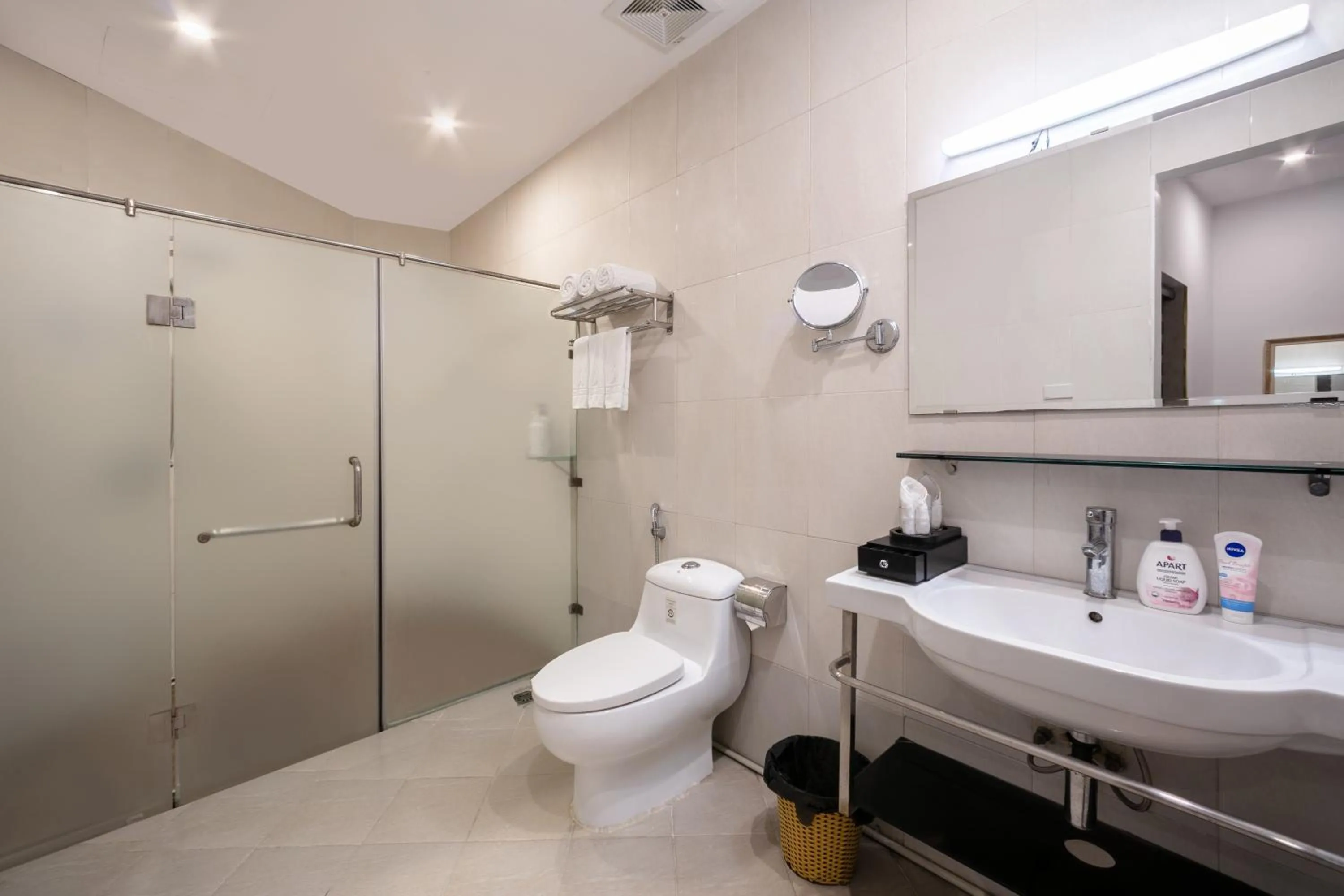 Toilet in A25 Hotel - 15 Hàng Than