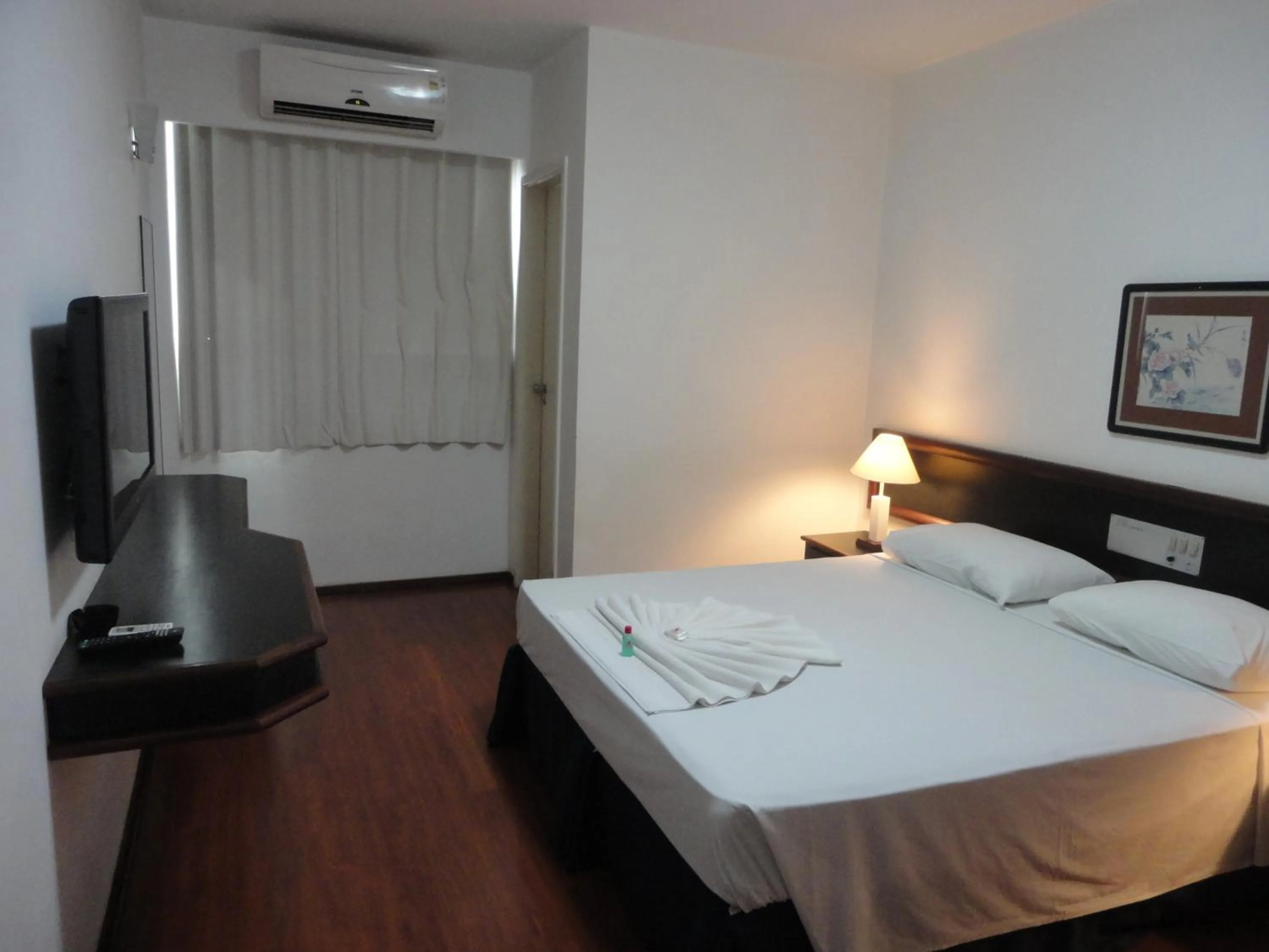 Photo of the whole room, Bed in Pekin Palace Hotel