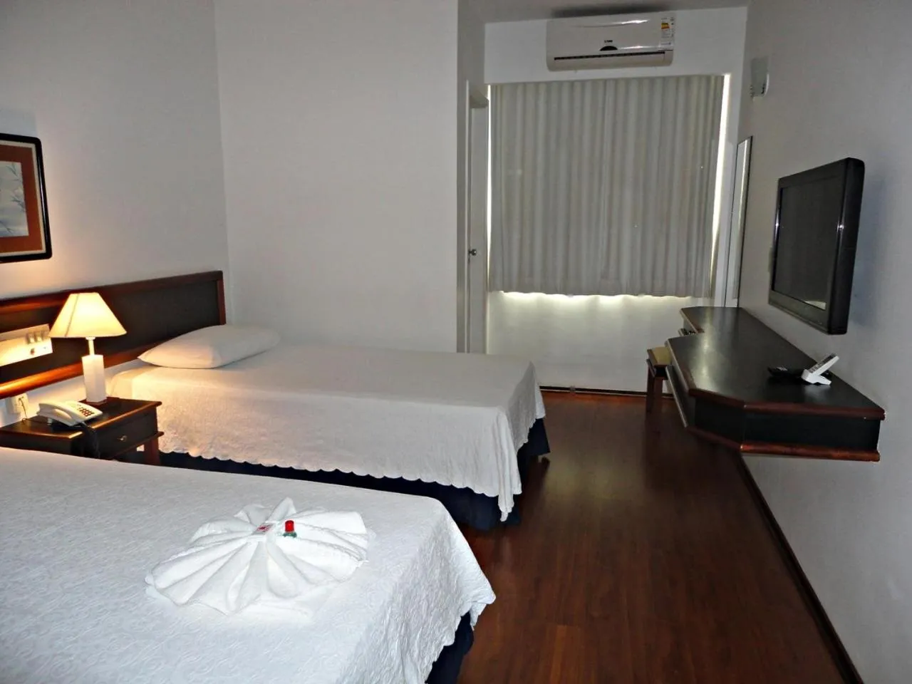 Photo of the whole room, Bed in Pekin Palace Hotel