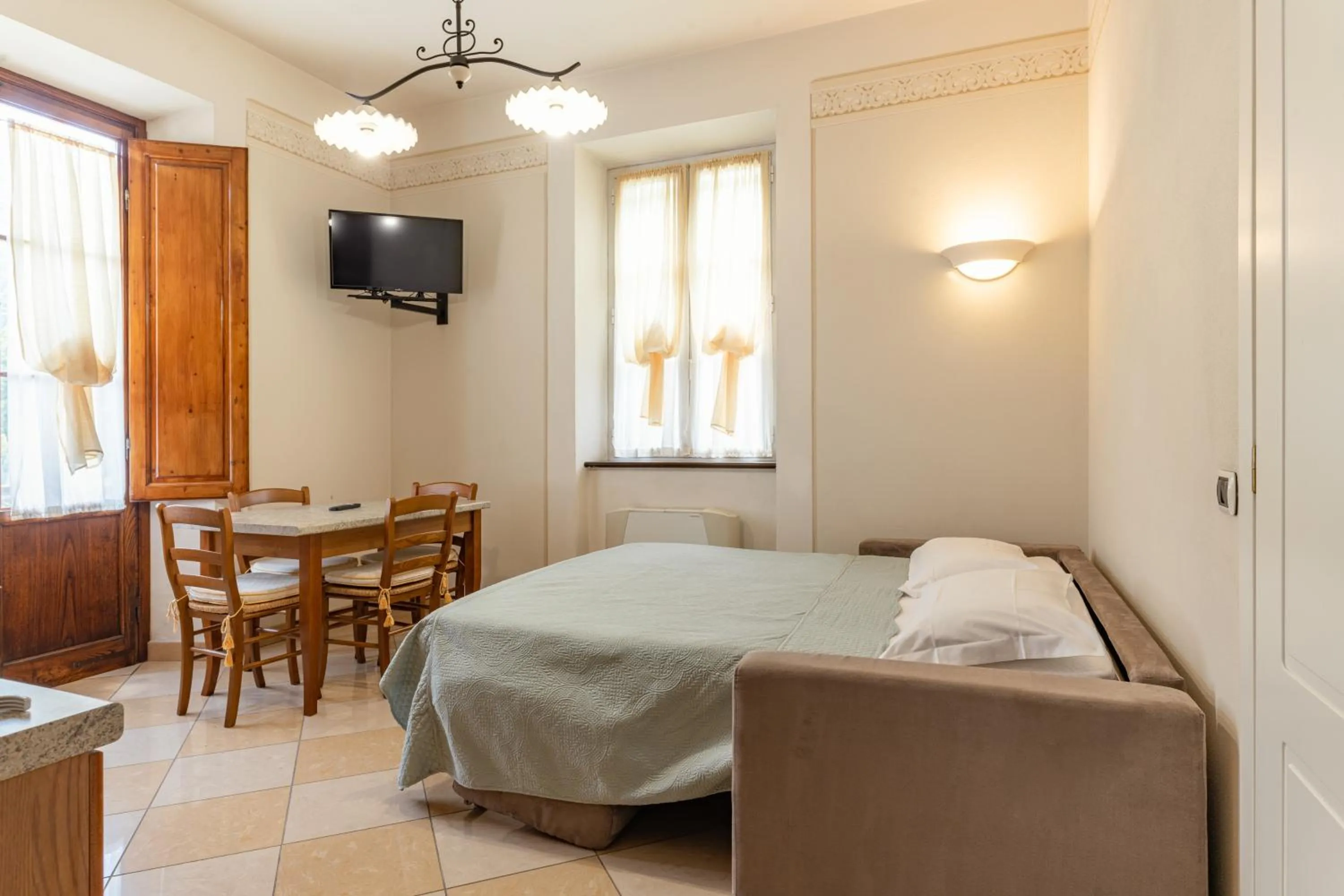 Photo of the whole room, Bed in Lucca Franco's Villa