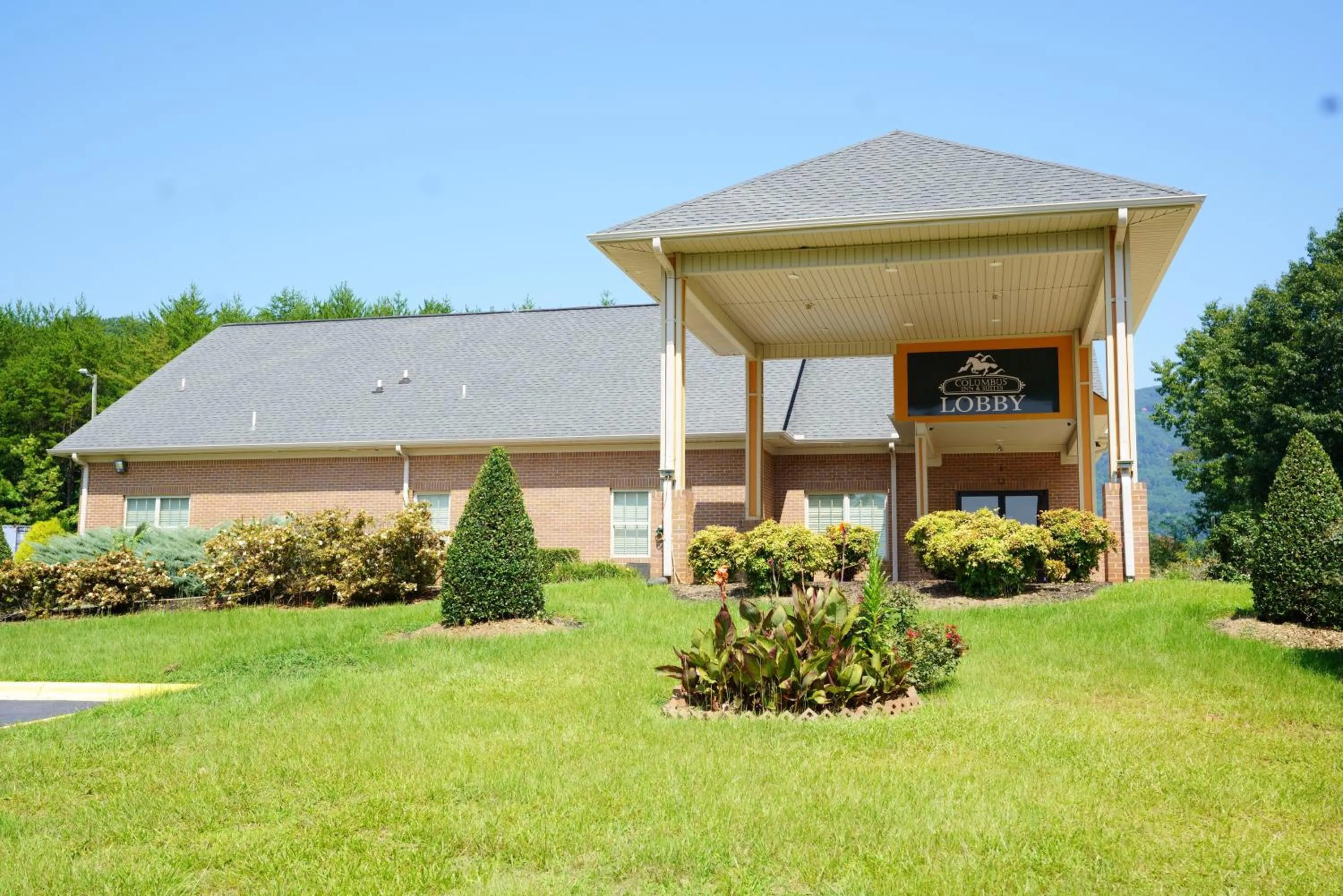 Property building in Columbus Inn and Suites