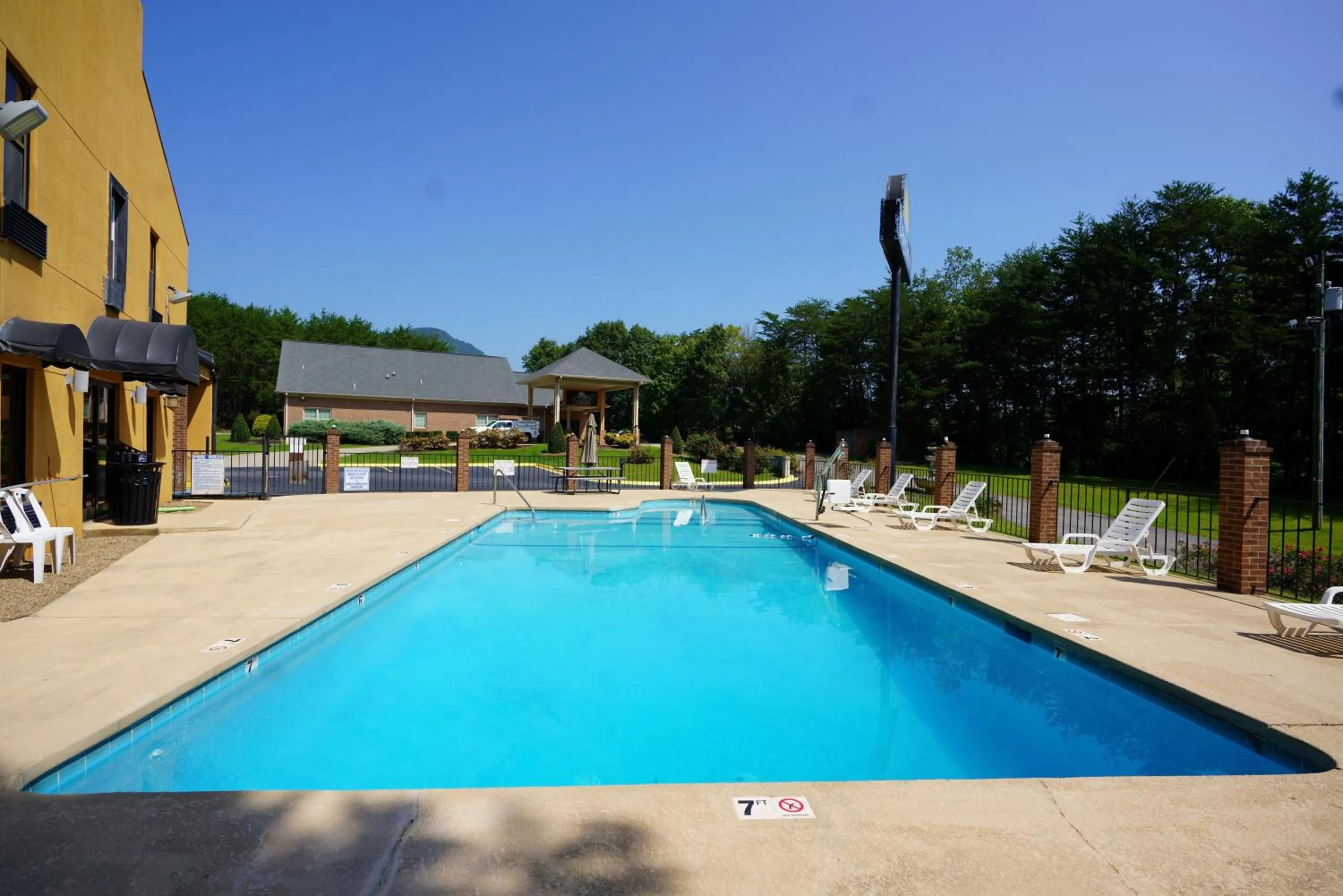Swimming pool in Columbus Inn and Suites