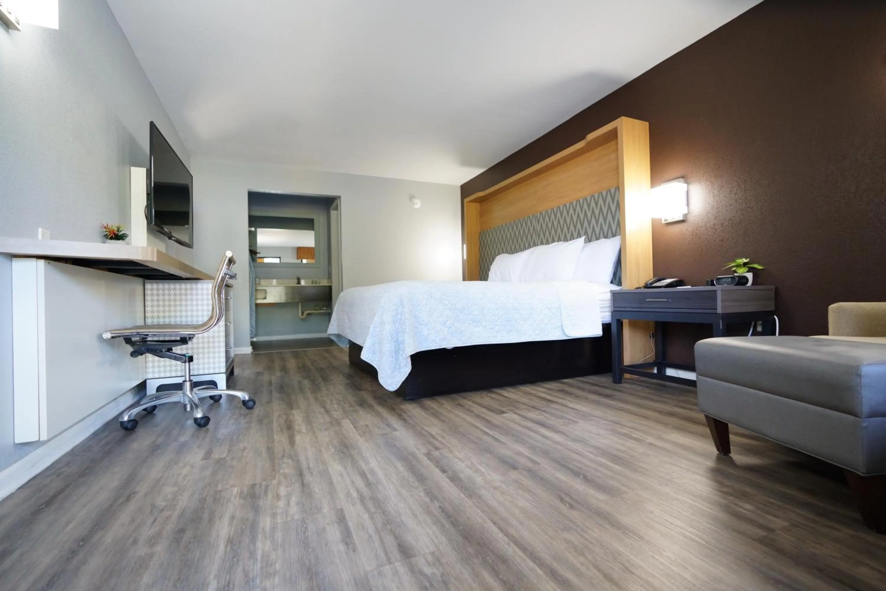 Bedroom, Bed in Columbus Inn and Suites